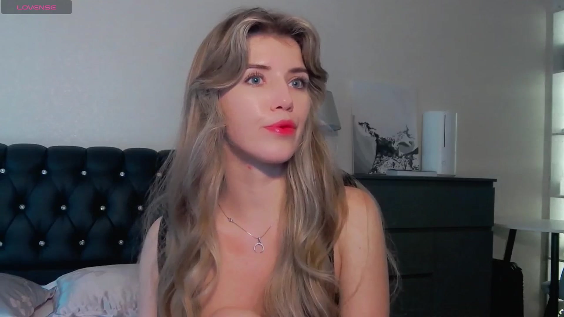 Gallery image thumbnail from KilianSou's myfreecams stream on, 07/07/2025, 04:53 image 2 of 20
