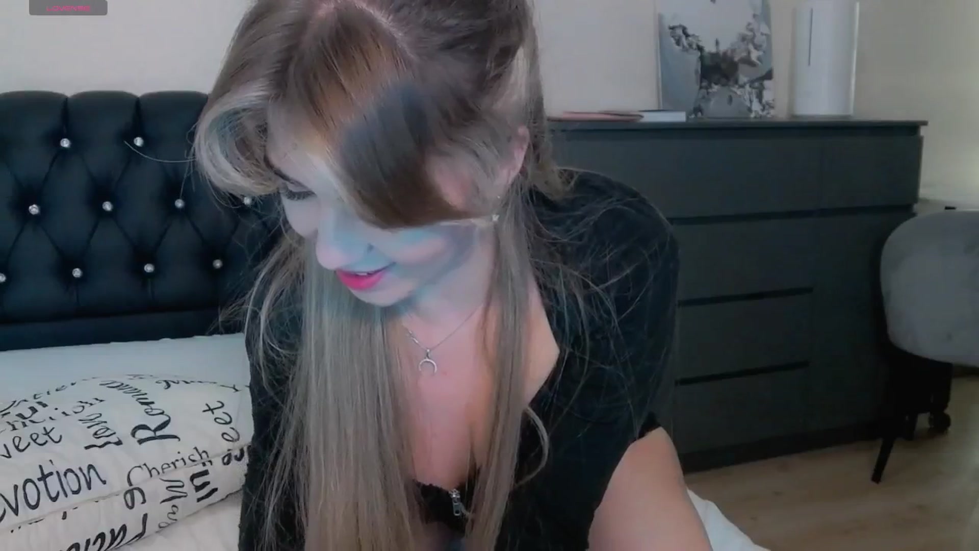 Gallery image thumbnail from KilianSou's myfreecams stream on, 09/01/2025, 02:58 image 12 of 20