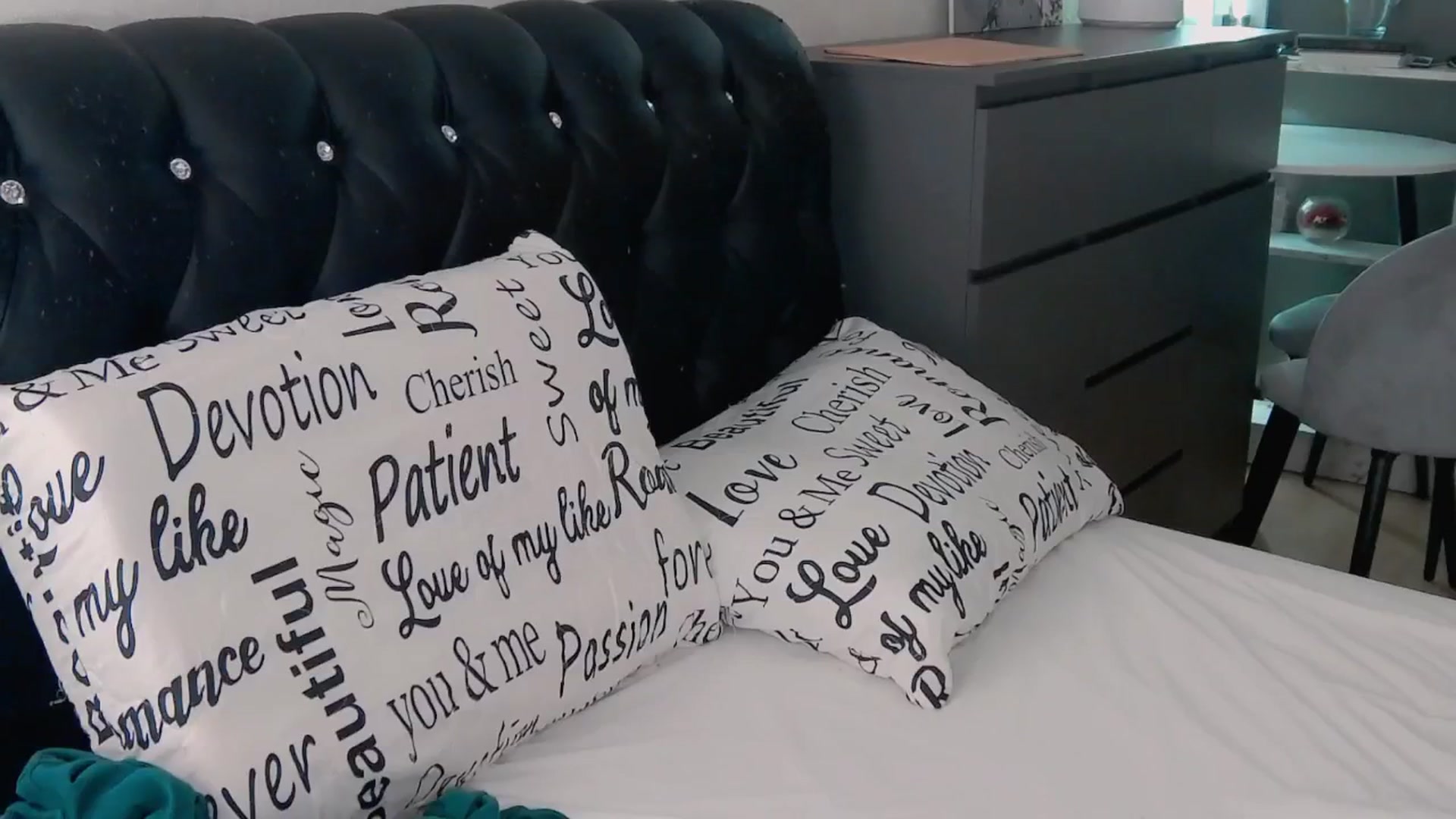 Gallery image thumbnail from KilianSou's myfreecams stream on, 10/06/2025, 06:15 image 13 of 20