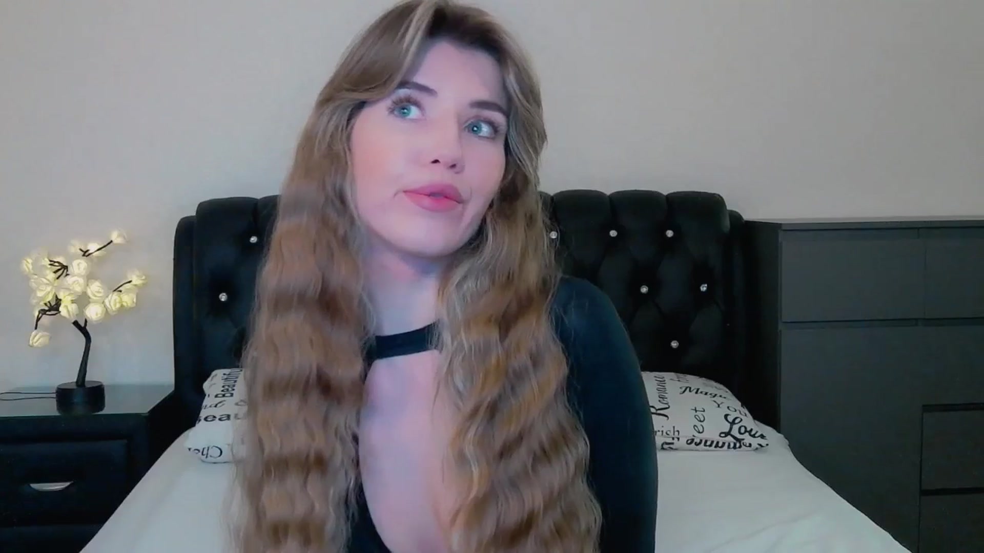 Gallery image thumbnail from KilianSou's myfreecams stream on, 11/17/2025, 03:49 image 4 of 20