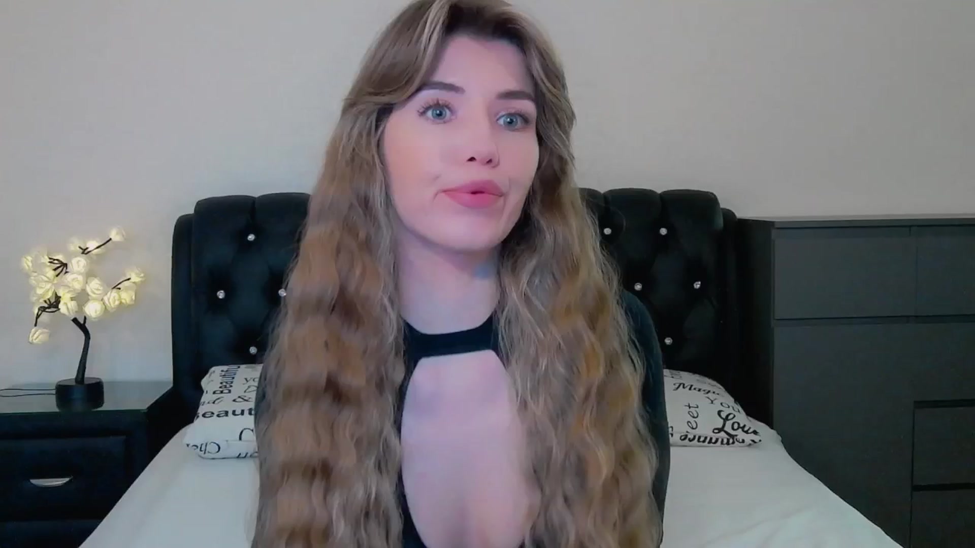 Gallery image thumbnail from KilianSou's myfreecams stream on, 11/17/2025, 03:49 image 1 of 20