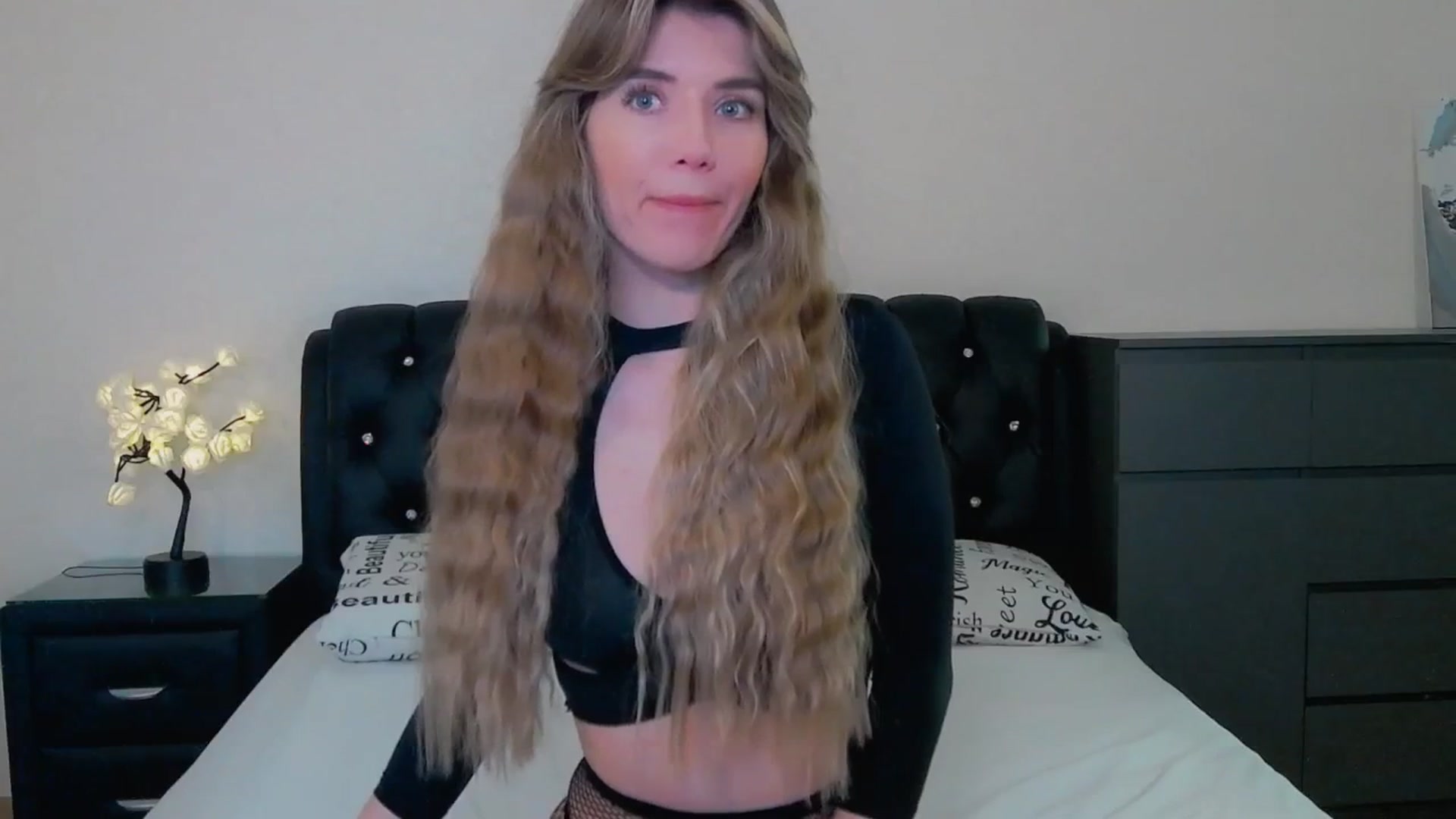 Gallery image thumbnail from KilianSou's myfreecams stream on, 11/17/2025, 03:49 image 6 of 20