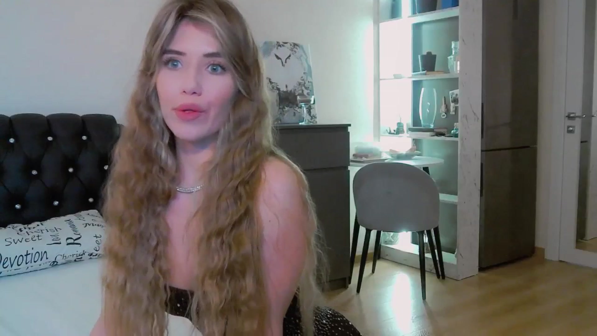 Gallery image thumbnail from KilianSou's myfreecams stream on, 11/19/2025, 03:49 image 8 of 20