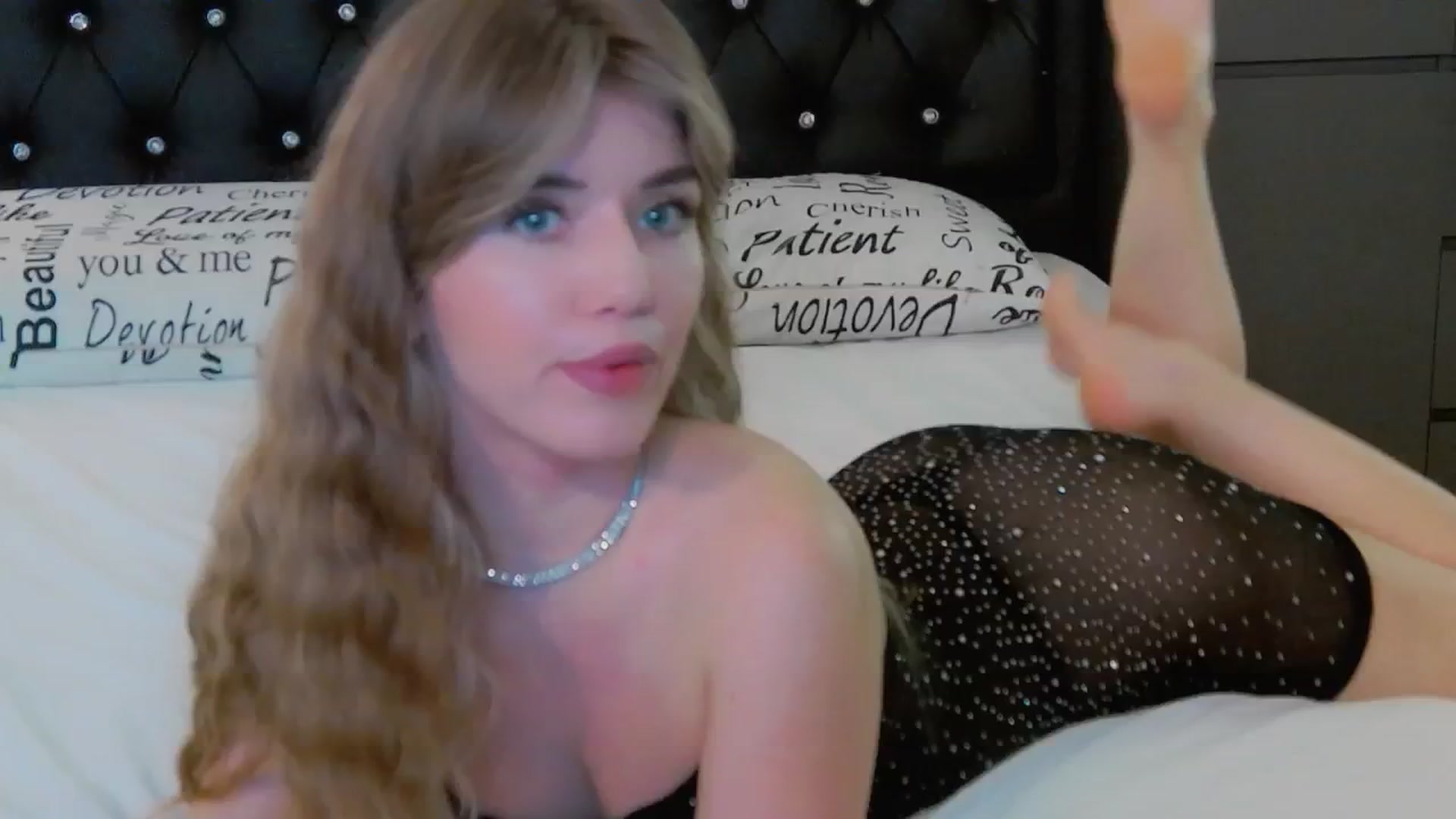 Gallery image thumbnail from KilianSou's myfreecams stream on, 11/19/2025, 05:19 image 13 of 20