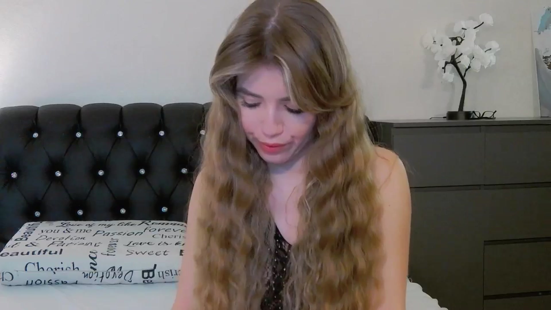 Gallery image thumbnail from KilianSou's myfreecams stream on, 11/22/2025, 07:00 image 16 of 20