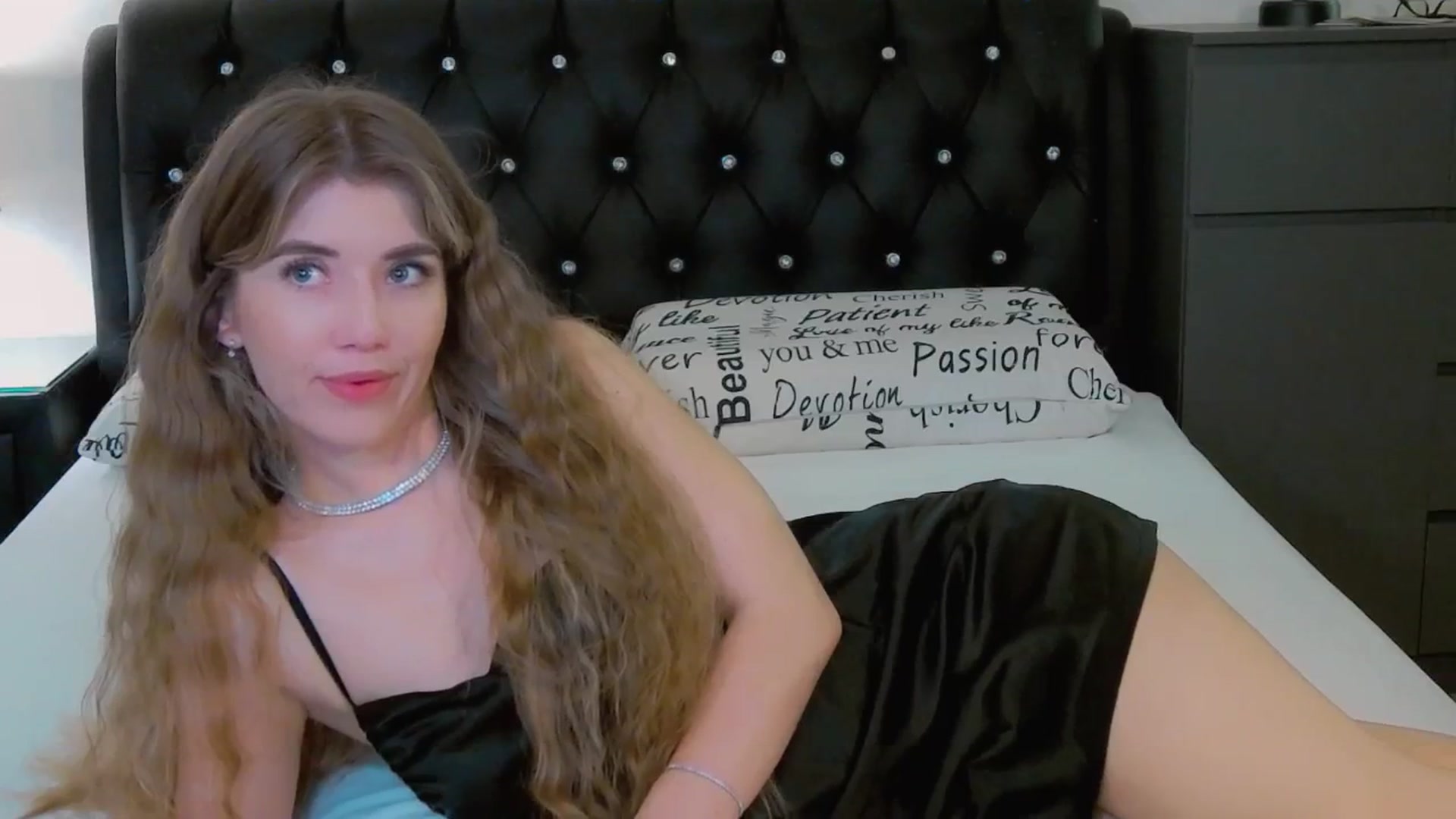 Gallery image thumbnail from KilianSou's myfreecams stream on, 11/24/2025, 06:49 image 5 of 20