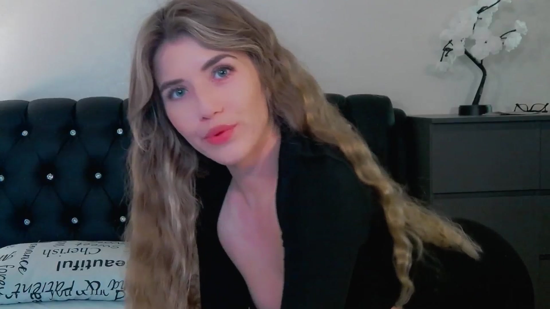 Gallery image thumbnail from KilianSou's myfreecams stream on, 11/24/2025, 06:49 image 16 of 20