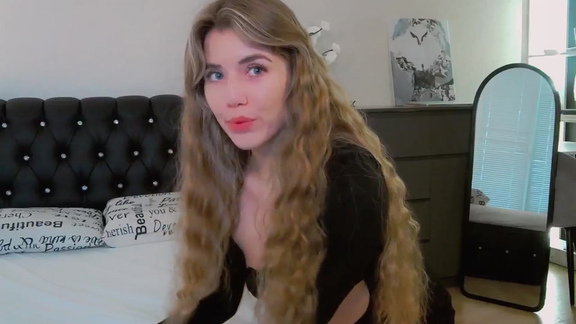Gallery image thumbnail from KilianSou's myfreecams stream on, 11/24/2025, 08:34 image 11 of 20