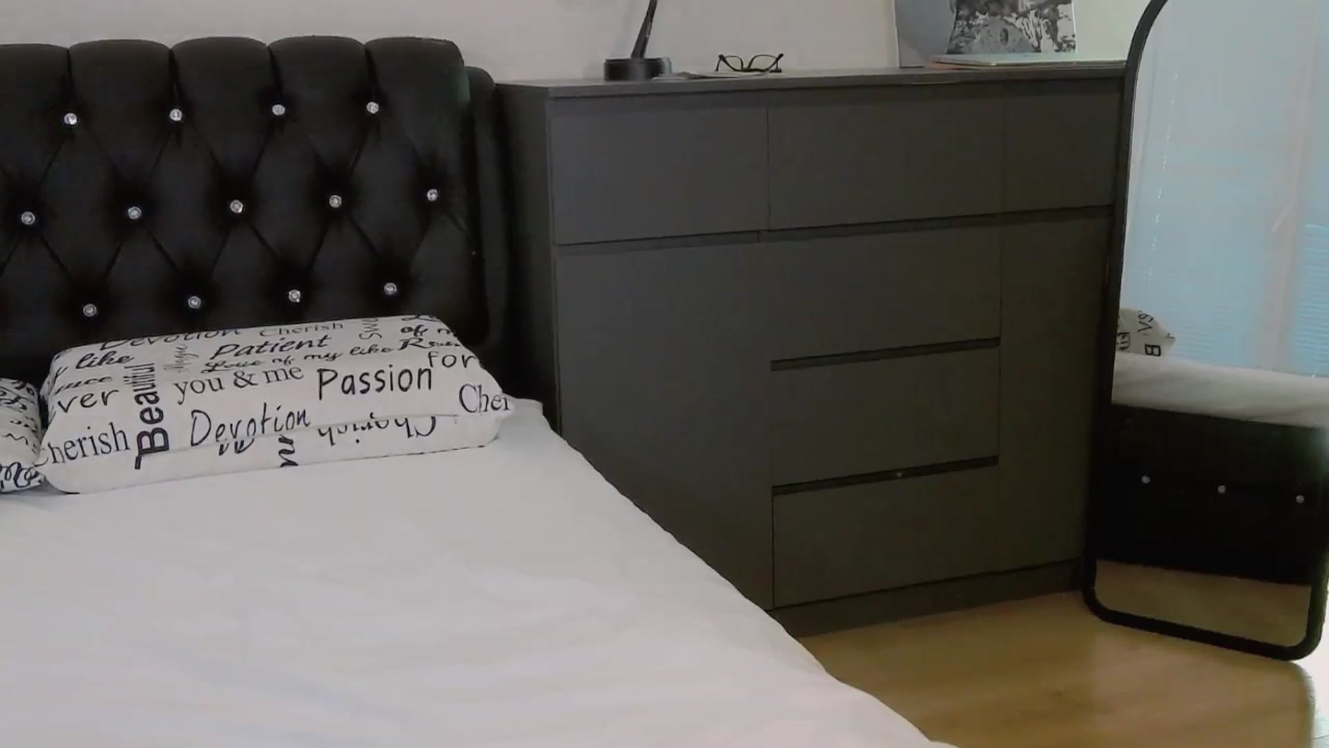 Gallery image thumbnail from KilianSou's myfreecams stream on, 11/24/2025, 08:34 image 17 of 20