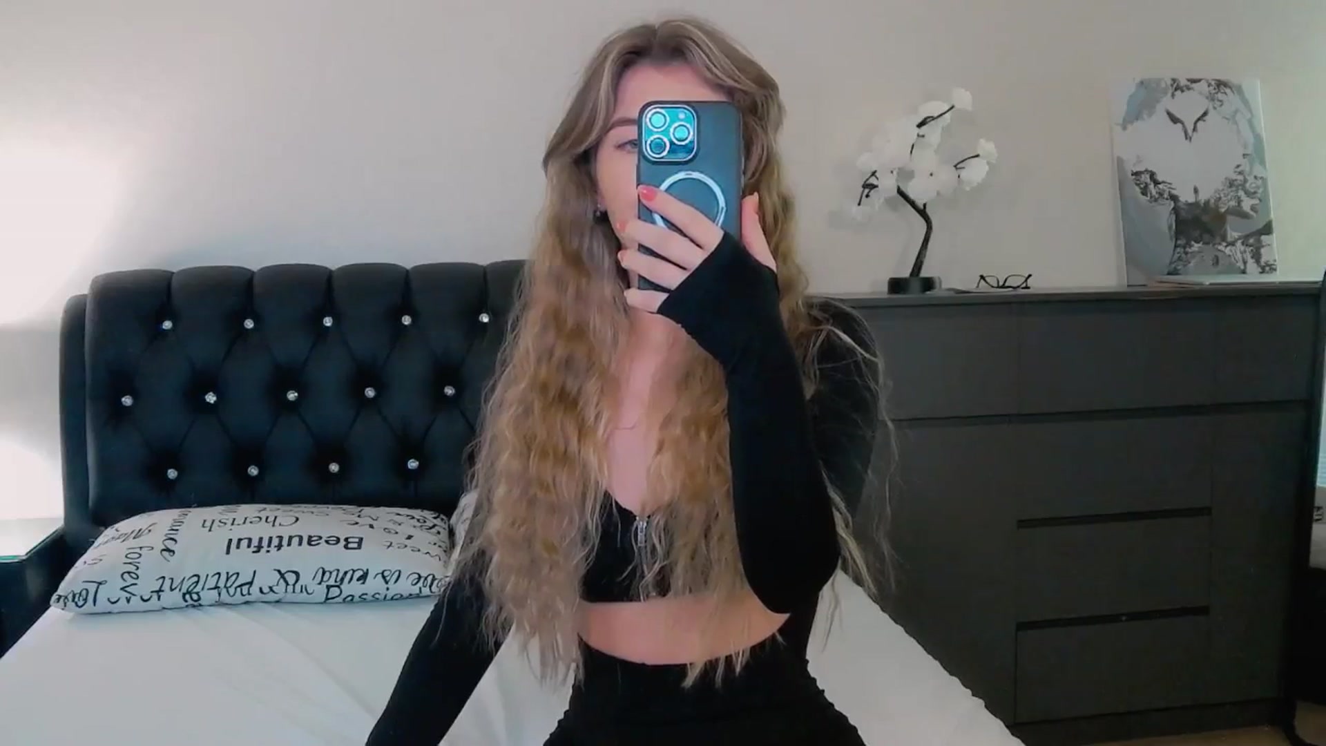 Gallery image thumbnail from KilianSou's myfreecams stream on, 11/24/2025, 08:34 image 9 of 20