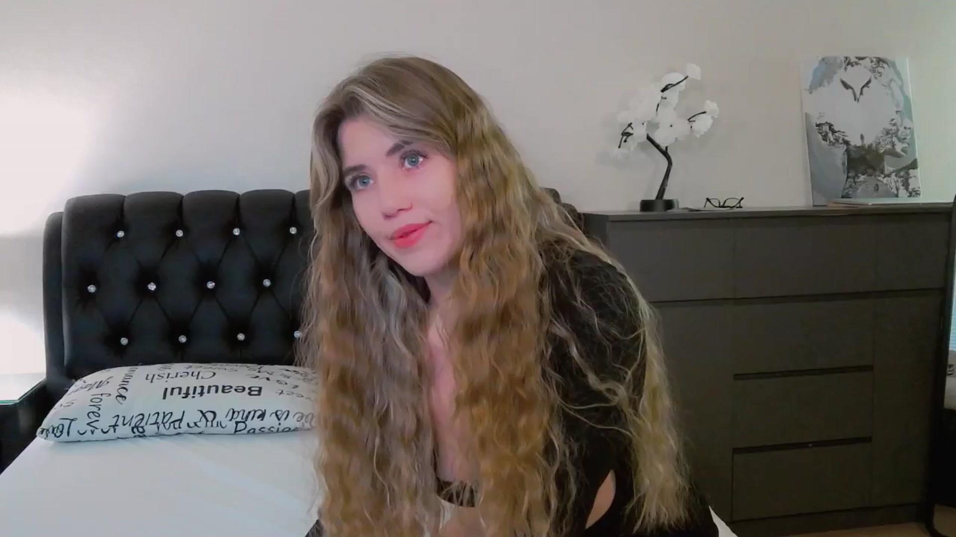 Gallery image thumbnail from KilianSou's myfreecams stream on, 11/24/2025, 08:34 image 6 of 20