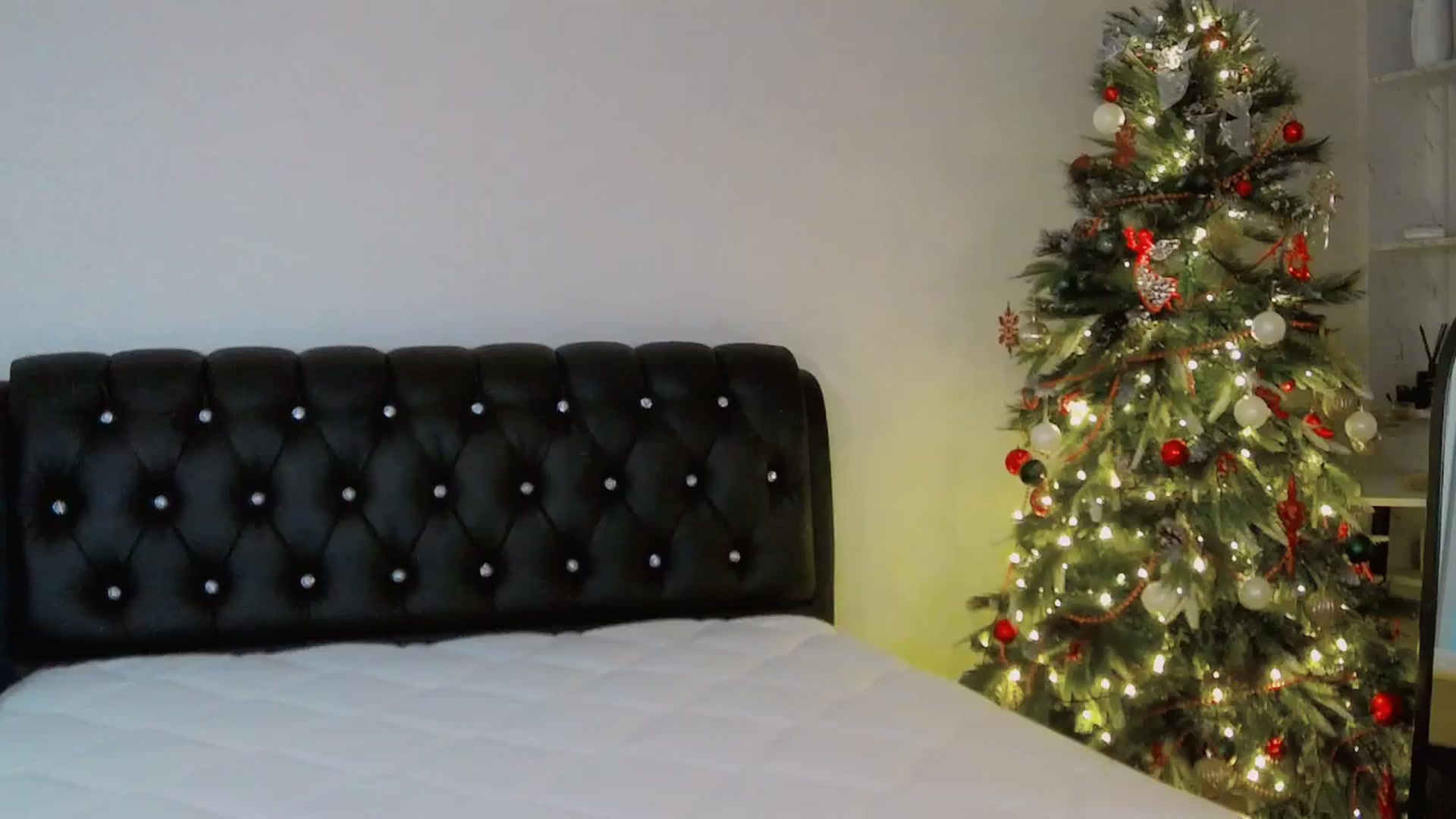 Gallery image thumbnail from KilianSou's myfreecams stream on, 12/29/2025, 05:38 image 4 of 20