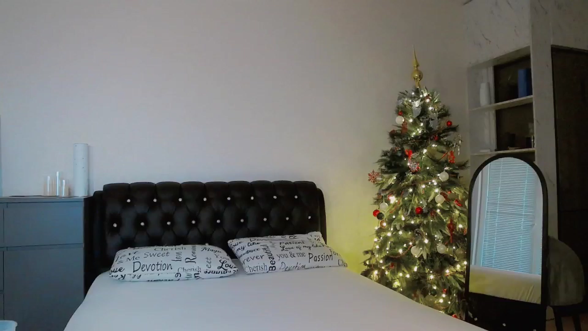 Gallery image thumbnail from KilianSou's myfreecams stream on, 12/29/2025, 05:38 image 10 of 20