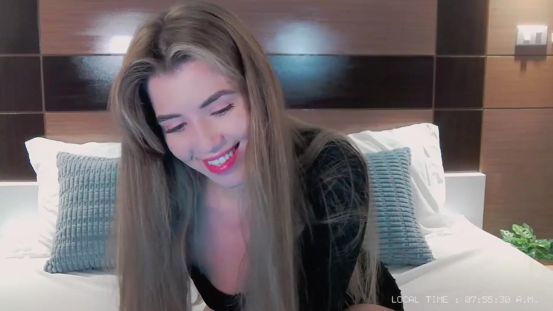 Gallery image thumbnail from KilianSou's myfreecams stream on, 04/12/2026, 24:32 image 6 of 20