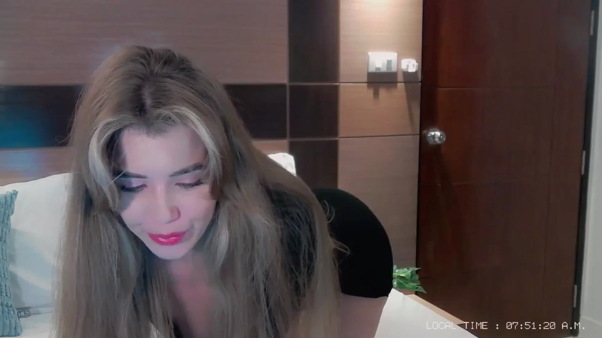 Gallery image thumbnail from KilianSou's myfreecams stream on, 04/12/2026, 24:32 image 4 of 20