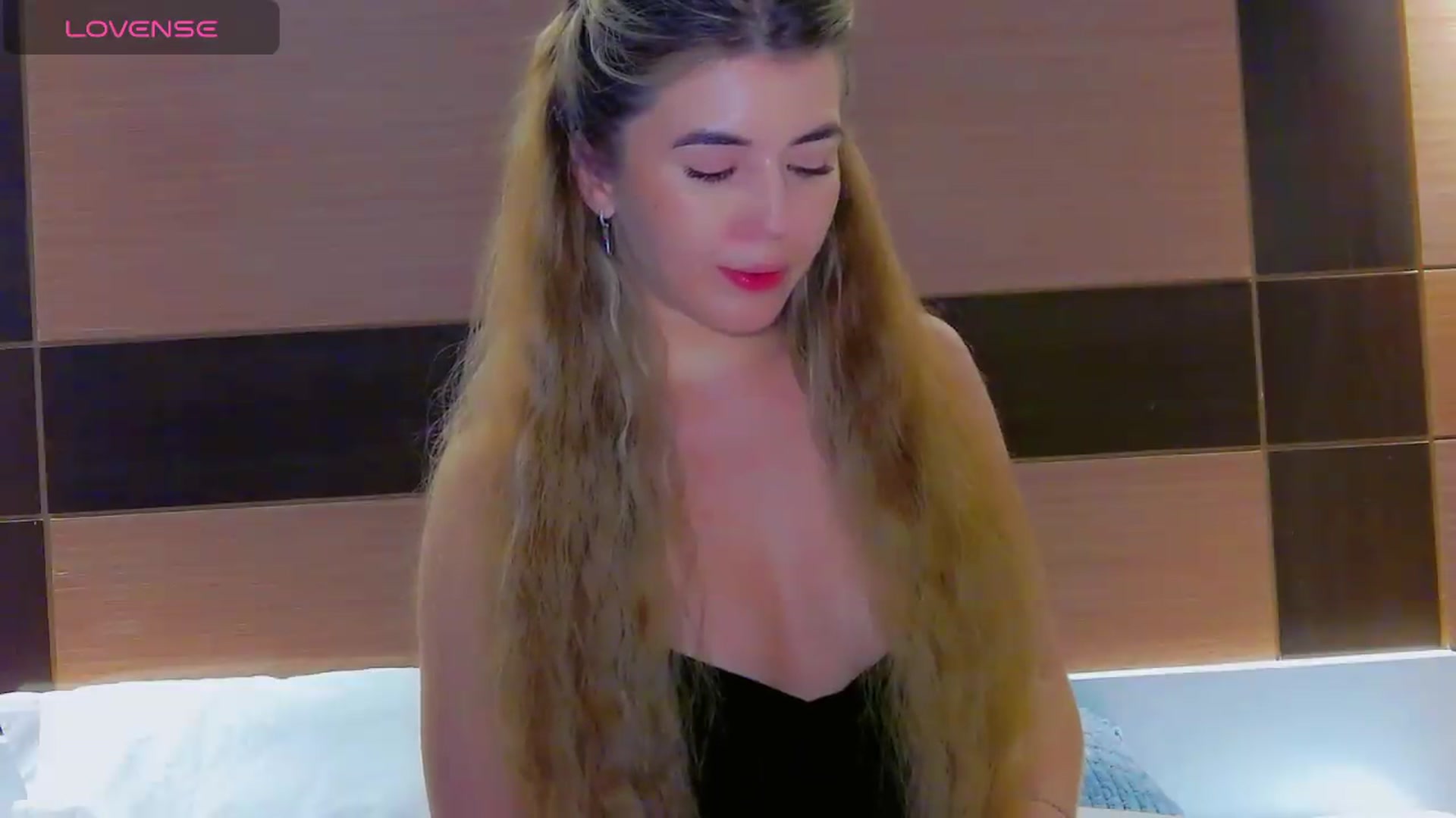 Gallery image thumbnail from KilianSou's myfreecams stream on, 05/27/2026, 03:40 image 7 of 20