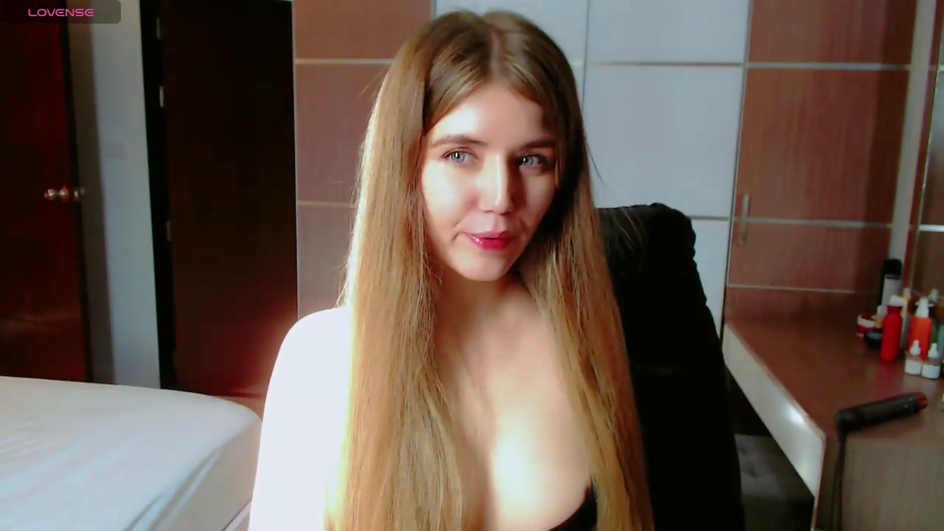 Gallery image thumbnail from KilianSou's myfreecams stream on, 08/22/2026, 09:56 image 12 of 20