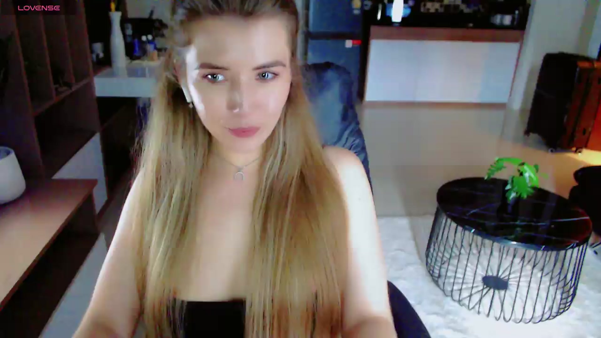 Gallery image thumbnail from KilianSou's myfreecams stream on, 09/03/2026, 06:39 image 12 of 20