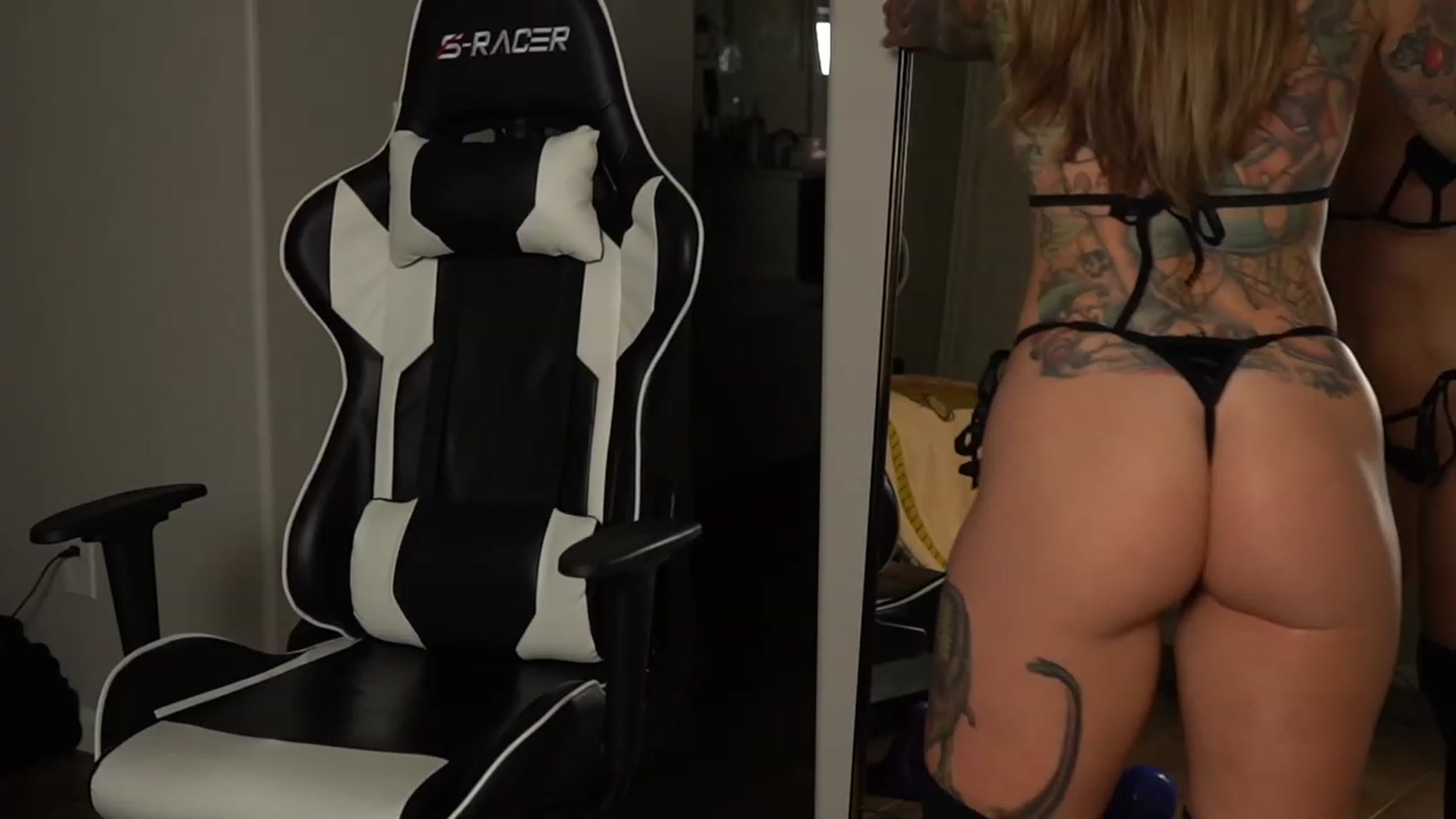 Gallery image thumbnail from KillerKristin's myfreecams stream on, 12/12/2022, 01:33 image 6 of 20