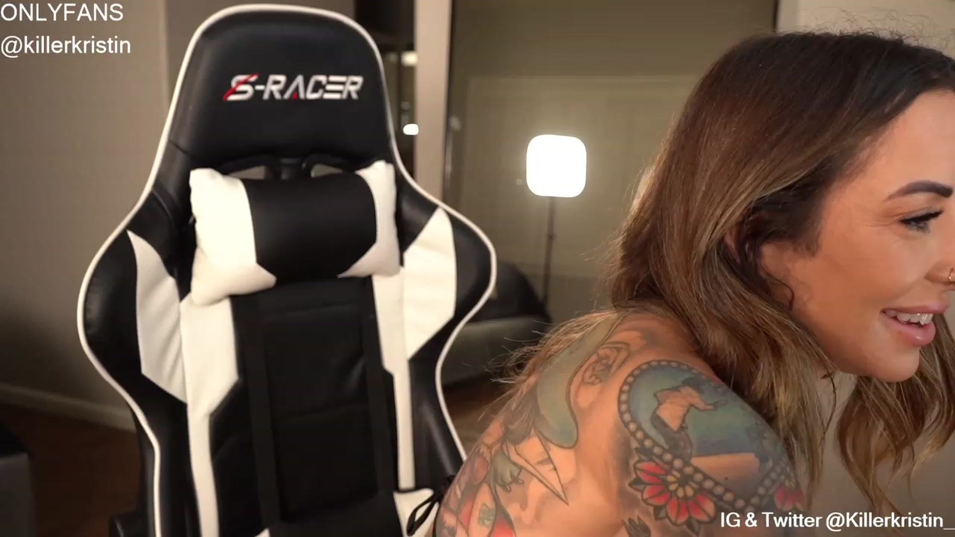 Gallery image thumbnail from KillerKristin's myfreecams stream on, 12/24/2022, 01:43 image 7 of 20