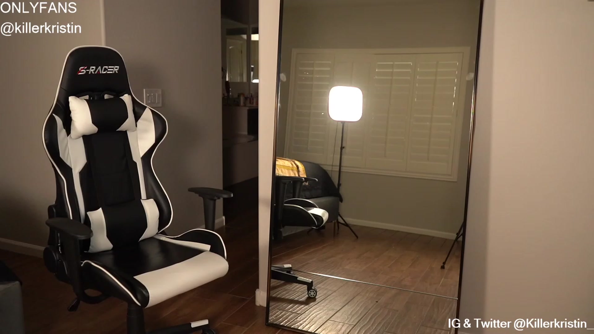 Gallery image thumbnail from KillerKristin's myfreecams stream on, 12/24/2022, 01:43 image 2 of 20