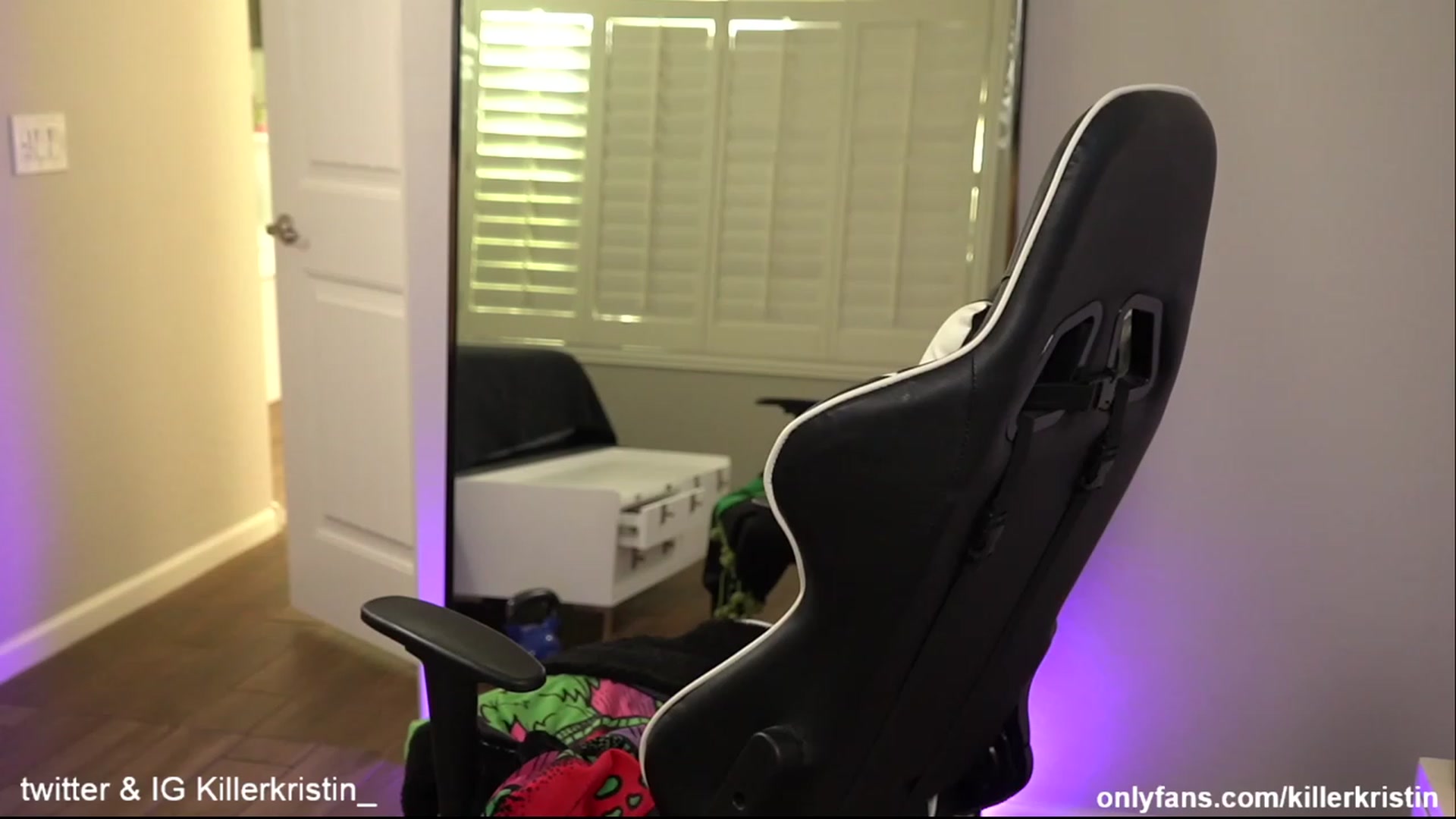 Gallery image thumbnail from KillerKristin's myfreecams stream on, 12/20/2023, 21:25 image 4 of 20