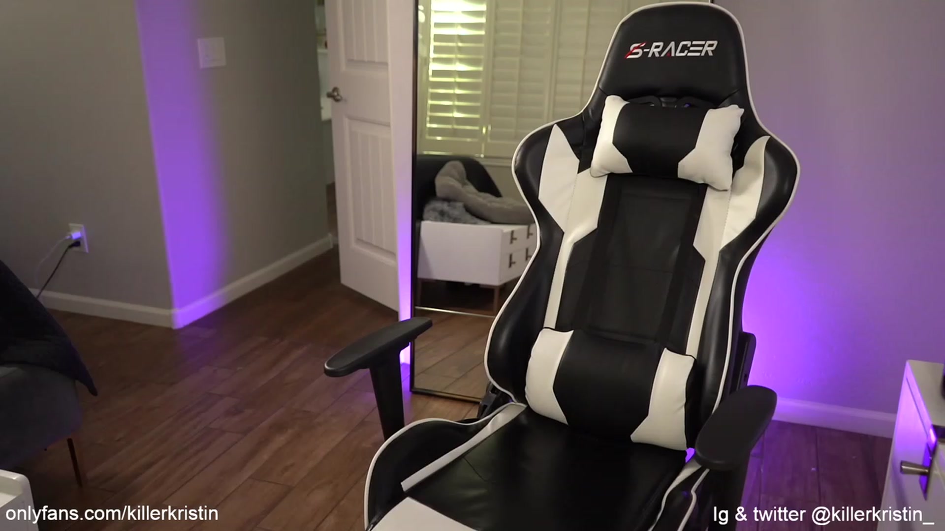 Gallery image thumbnail from KillerKristin's myfreecams stream on, 01/03/2024, 18:12 image 7 of 20