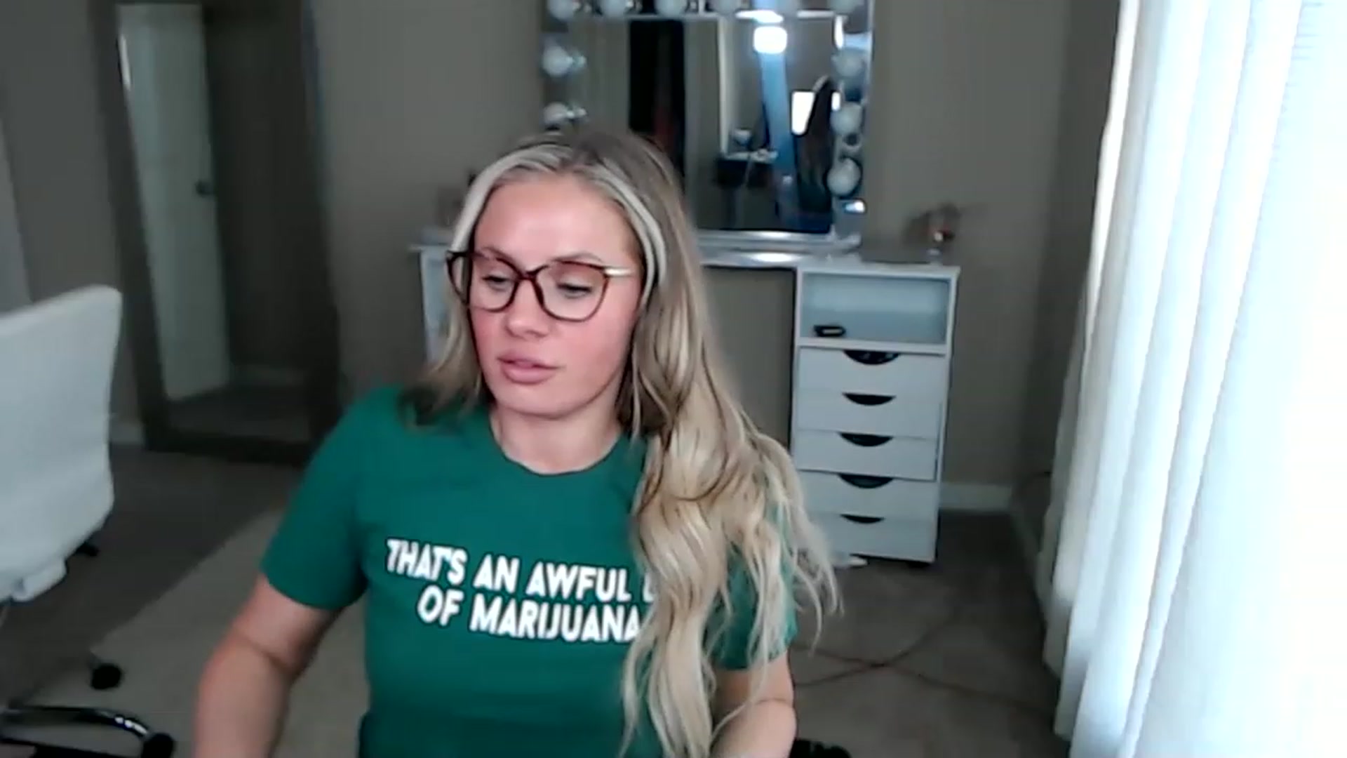 Gallery image thumbnail from KillerKylie's myfreecams stream on, 12/27/2022, 17:41 image 17 of 20