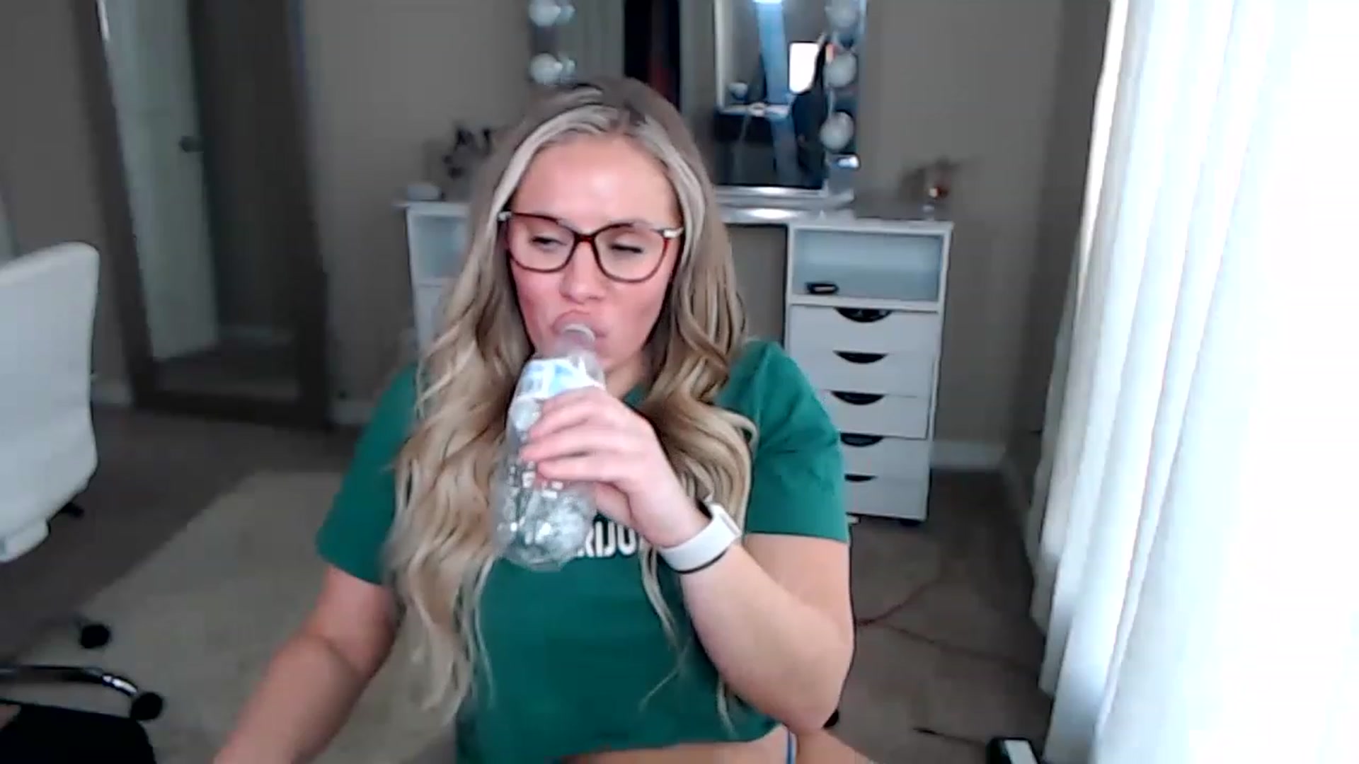 Gallery image thumbnail from KillerKylie's myfreecams stream on, 12/27/2022, 17:41 image 12 of 20
