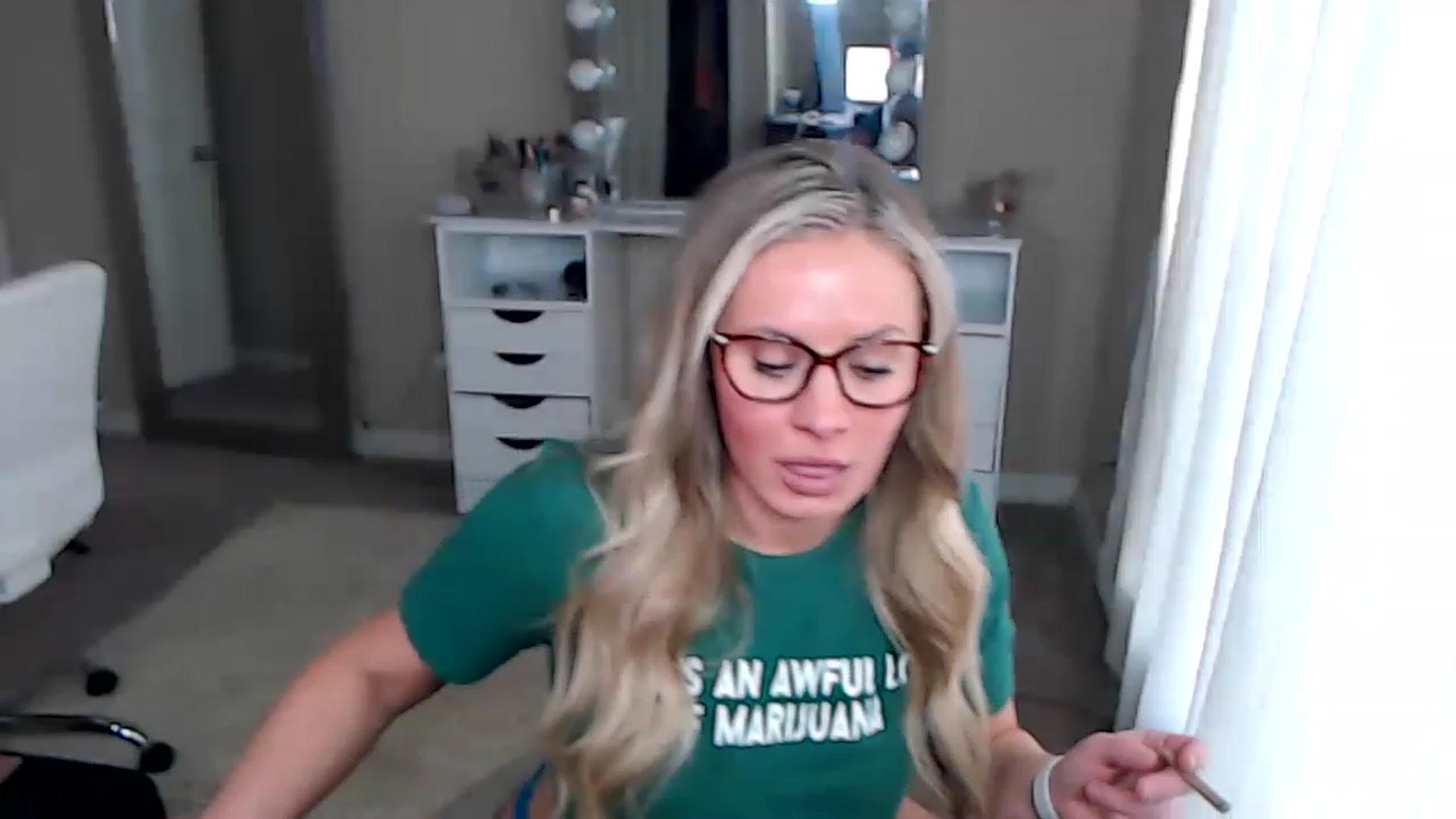 Gallery image thumbnail from KillerKylie's myfreecams stream on, 12/27/2022, 17:41 image 14 of 20