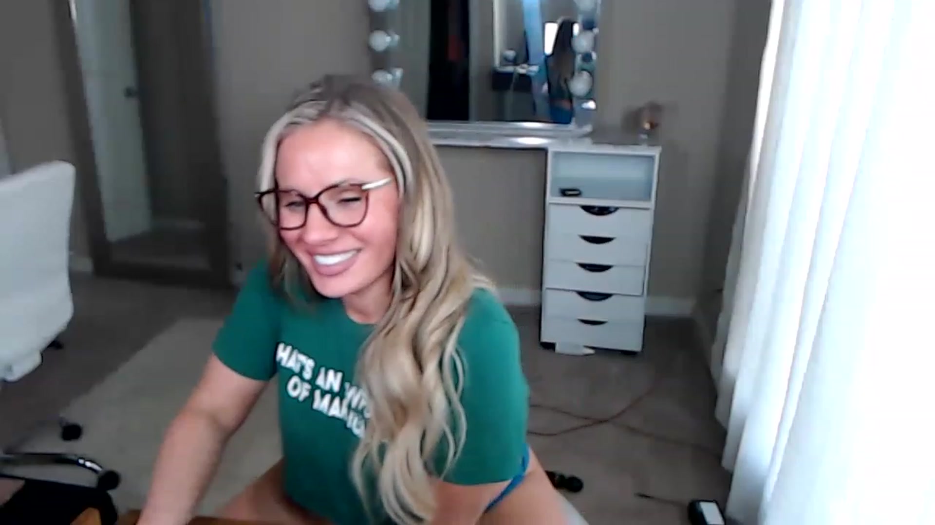 Gallery image thumbnail from KillerKylie's myfreecams stream on, 12/27/2022, 17:41 image 19 of 20