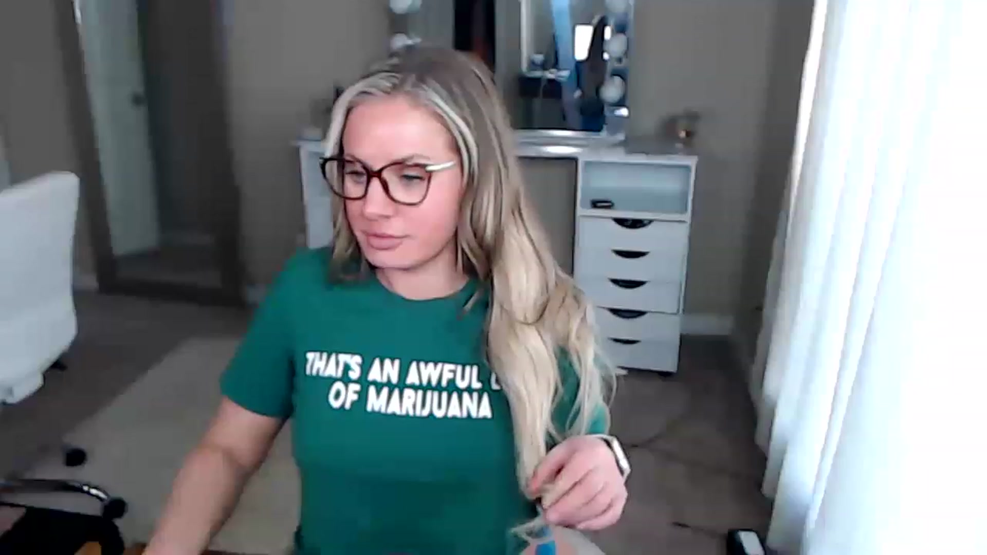 Gallery image thumbnail from KillerKylie's myfreecams stream on, 12/27/2022, 17:41 image 18 of 20
