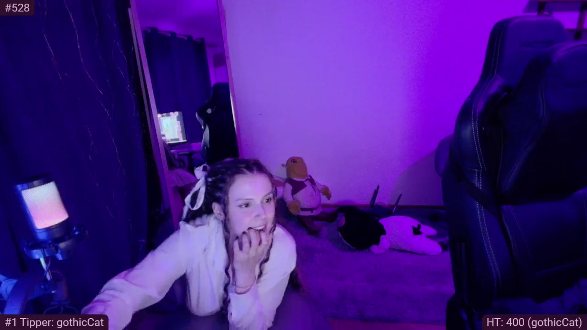 Gallery image thumbnail from KillerKys's myfreecams stream on, 05/05/2024, 21:39 image 19 of 20