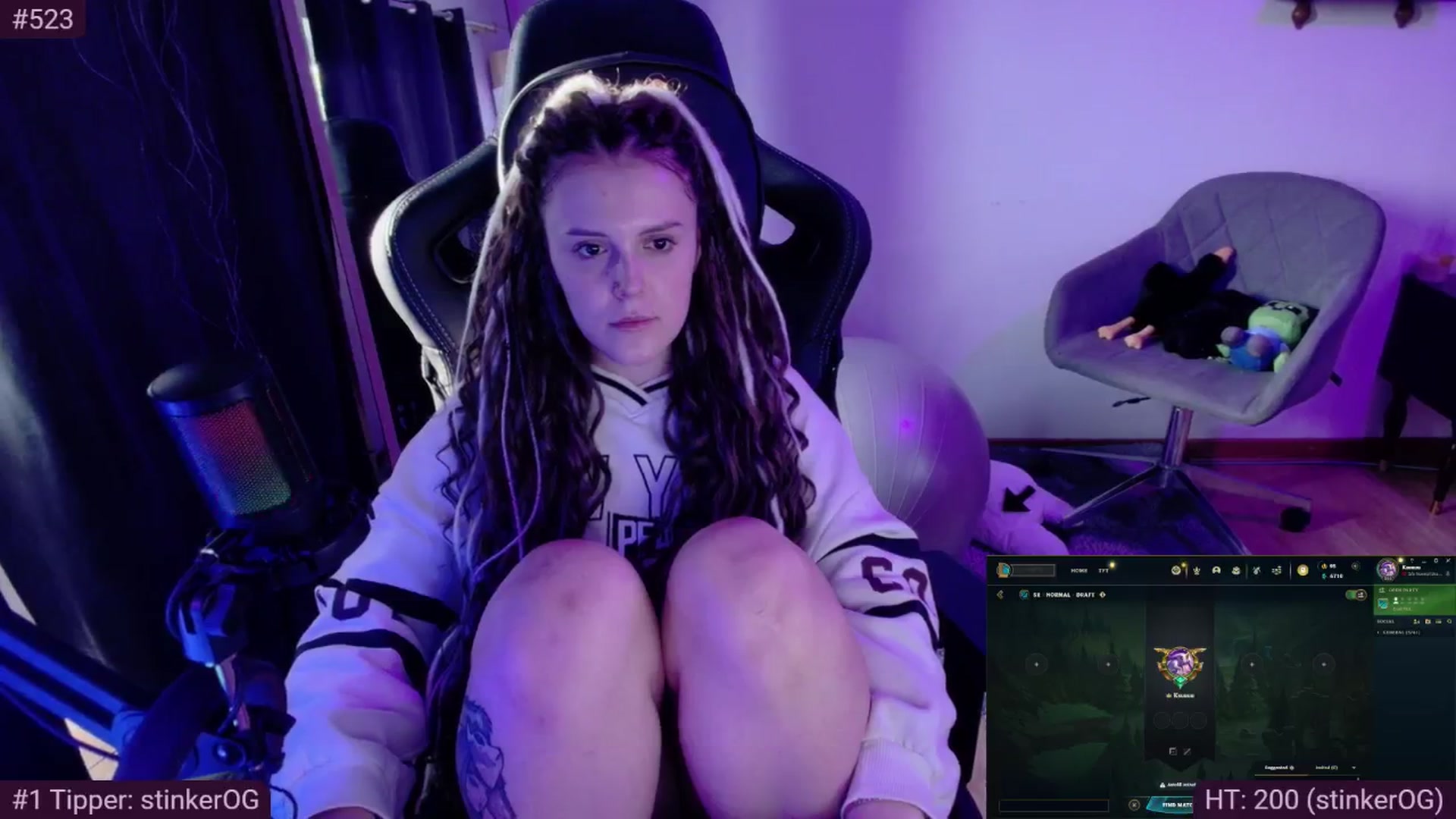 Gallery image thumbnail from KillerKys's myfreecams stream on, 05/06/2024, 16:42 image 19 of 20