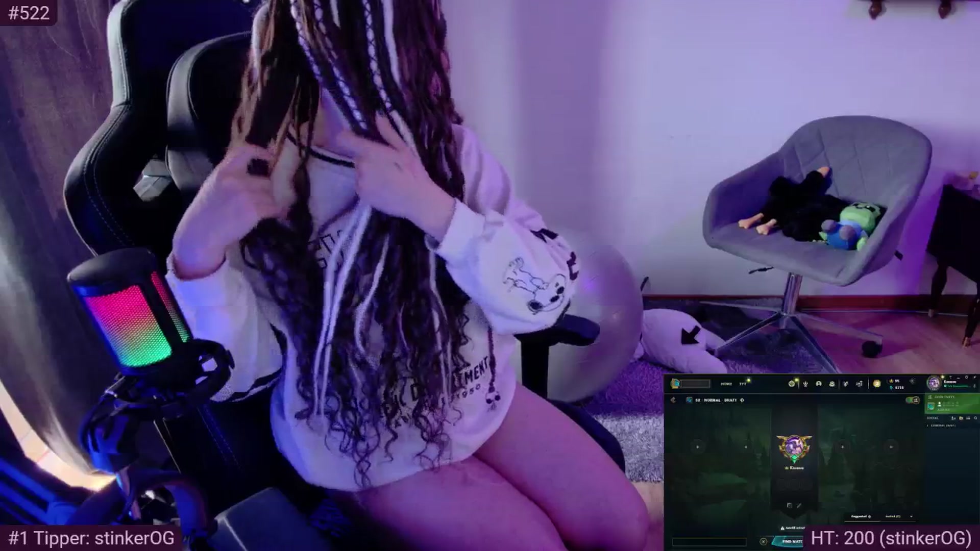 Gallery image thumbnail from KillerKys's myfreecams stream on, 05/06/2024, 16:42 image 17 of 20