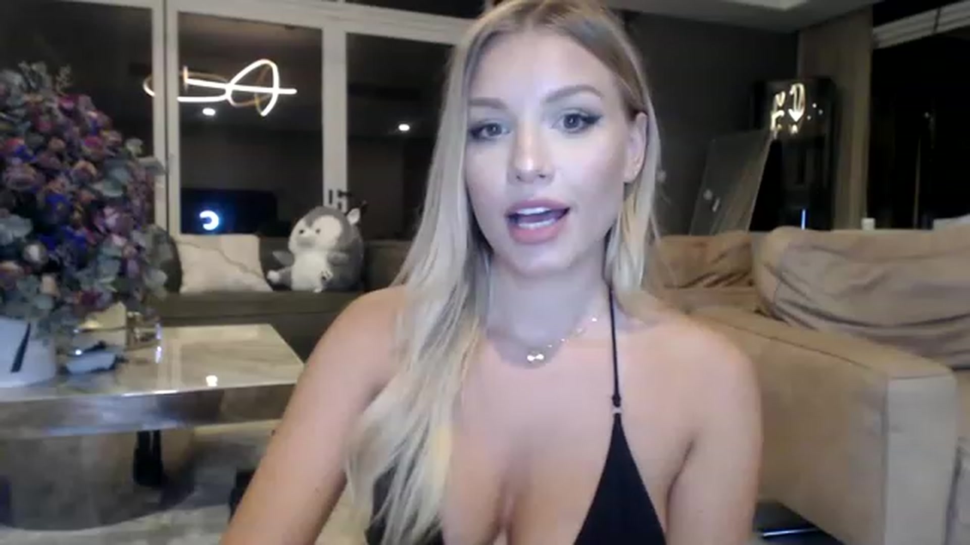 Gallery image thumbnail from KillersTits's myfreecams stream on, 08/22/2023, 22:17 image 4 of 20