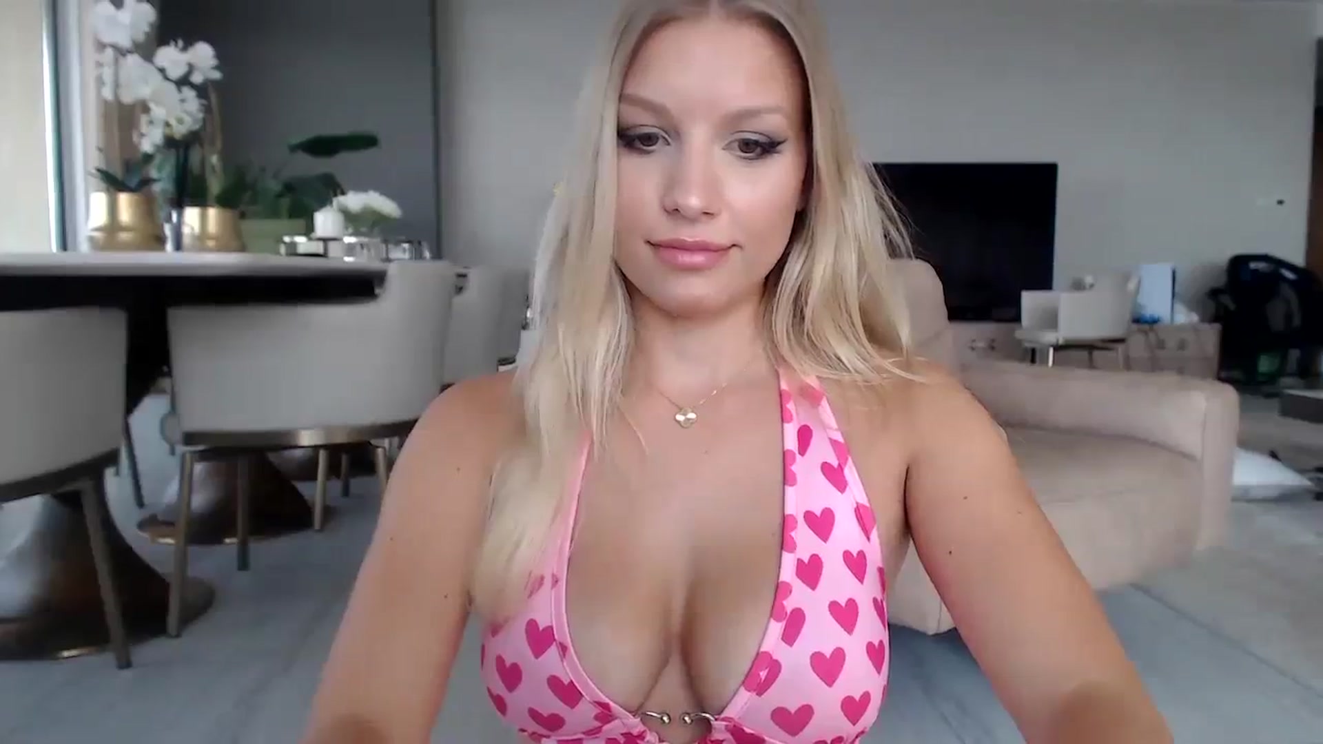 Gallery image thumbnail from KillersTits's myfreecams stream on, 08/24/2023, 12:25 image 19 of 20