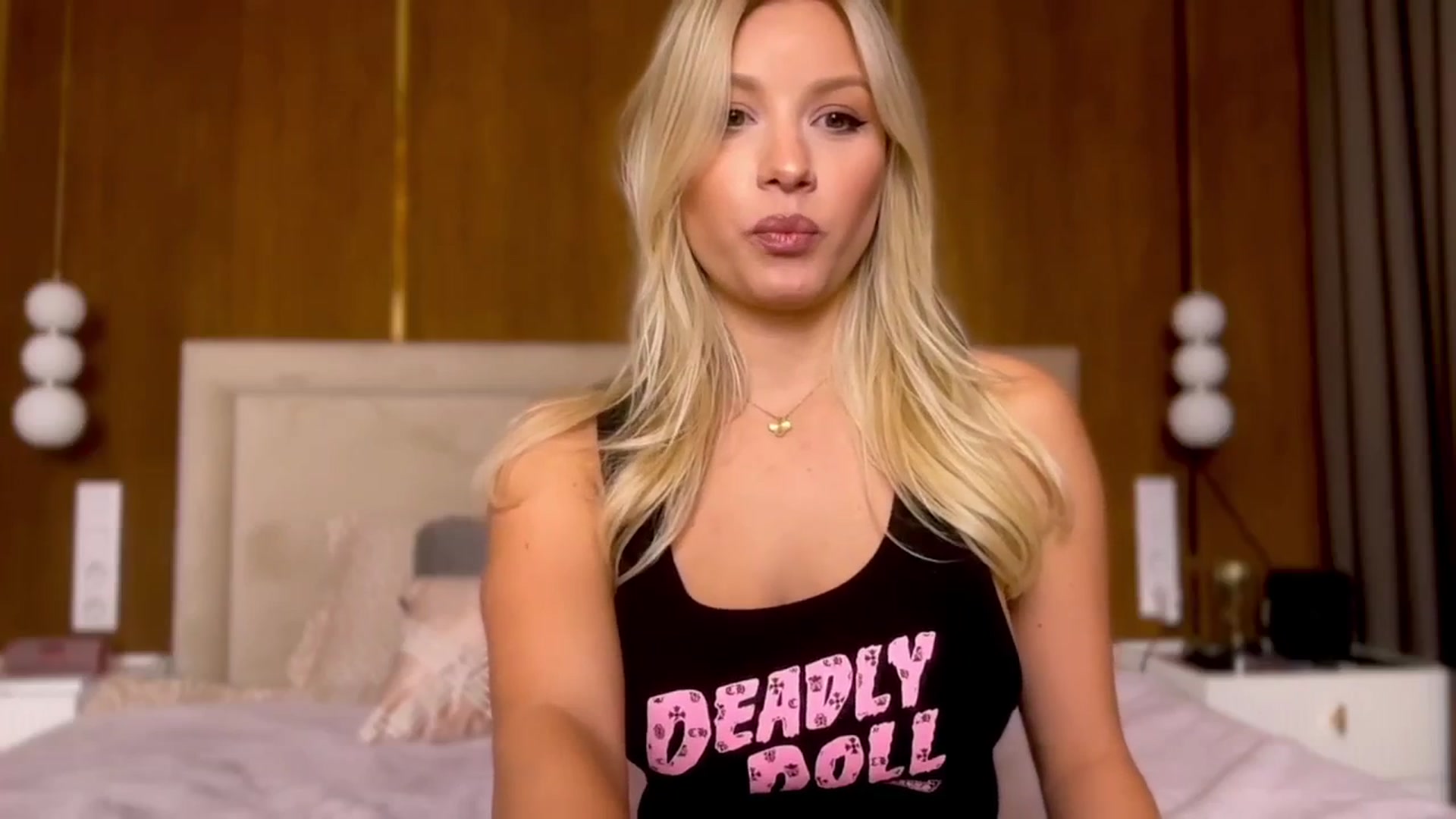 Gallery image thumbnail from KillersTits's myfreecams stream on, 04/10/2025, 22:44 image 5 of 20
