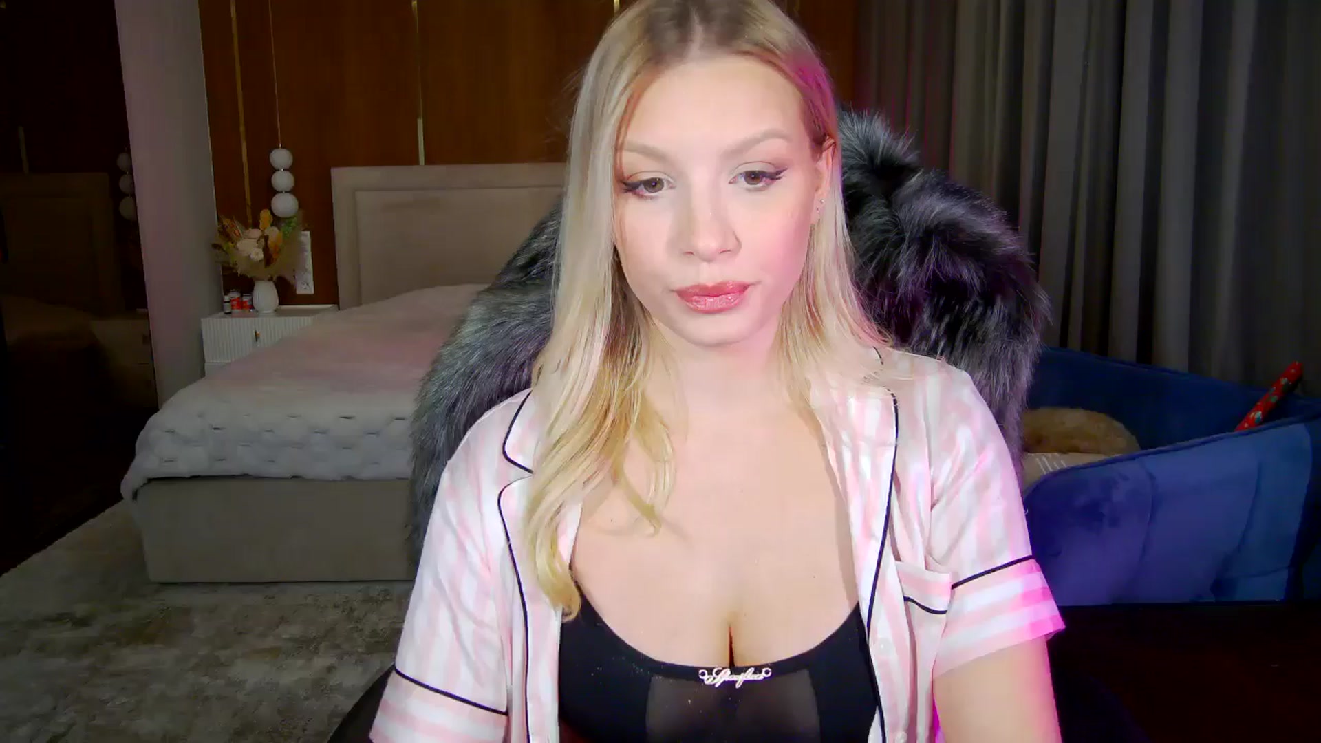 Gallery image thumbnail from KillersTits's myfreecams stream on, 01/03/2026, 24:30 image 2 of 20
