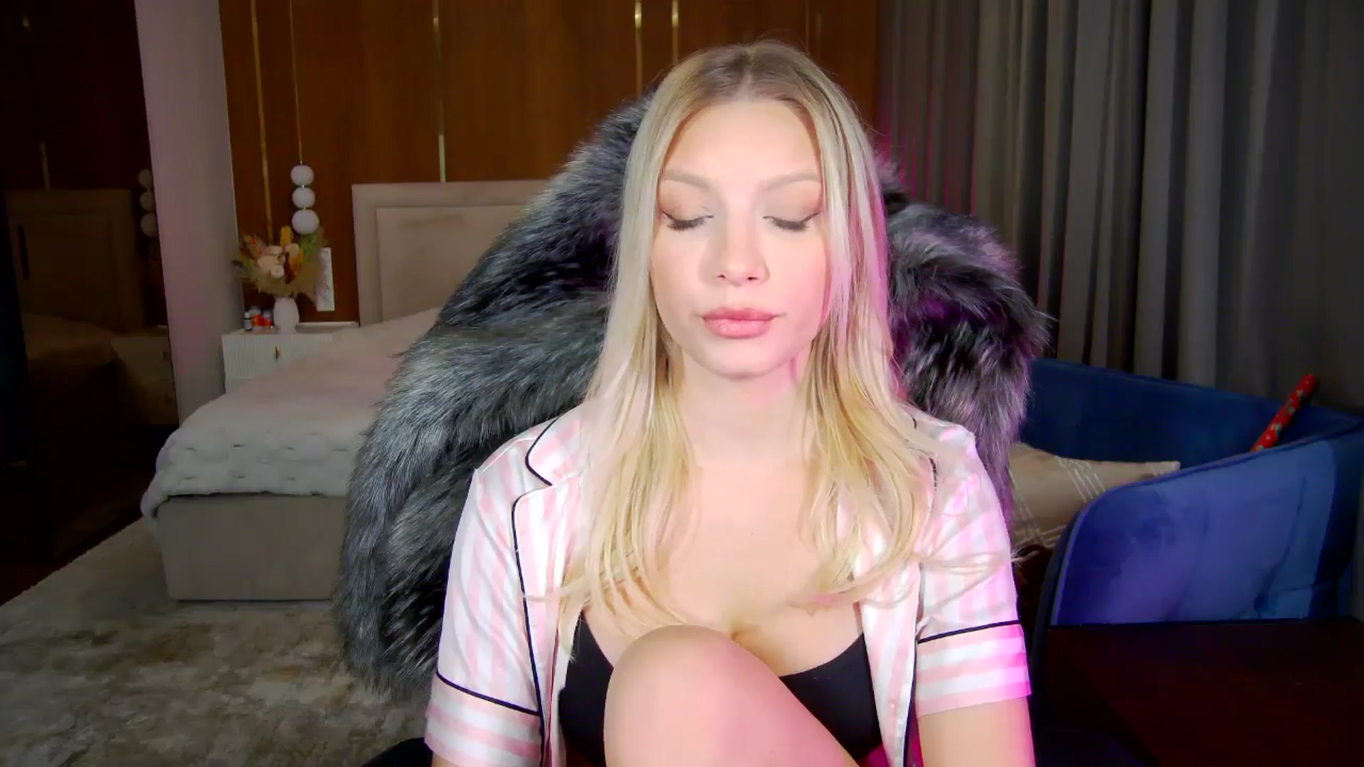 Gallery image thumbnail from KillersTits's myfreecams stream on, 01/03/2026, 24:30 image 8 of 20