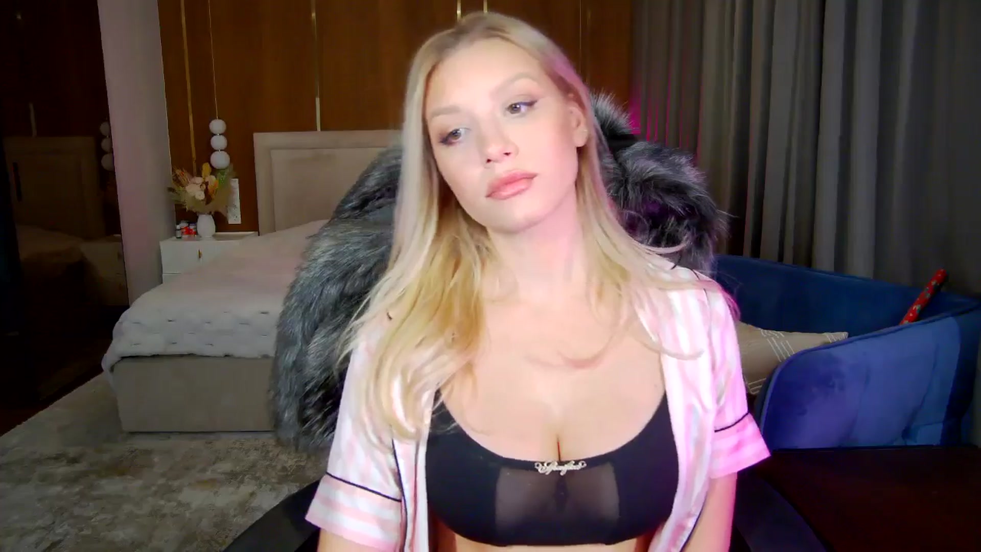 Gallery image thumbnail from KillersTits's myfreecams stream on, 01/03/2026, 24:30 image 7 of 20