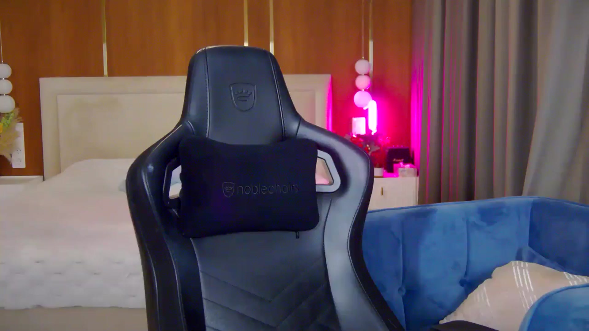 Gallery image thumbnail from KillersTits's myfreecams stream on, 01/14/2026, 24:26 image 4 of 20