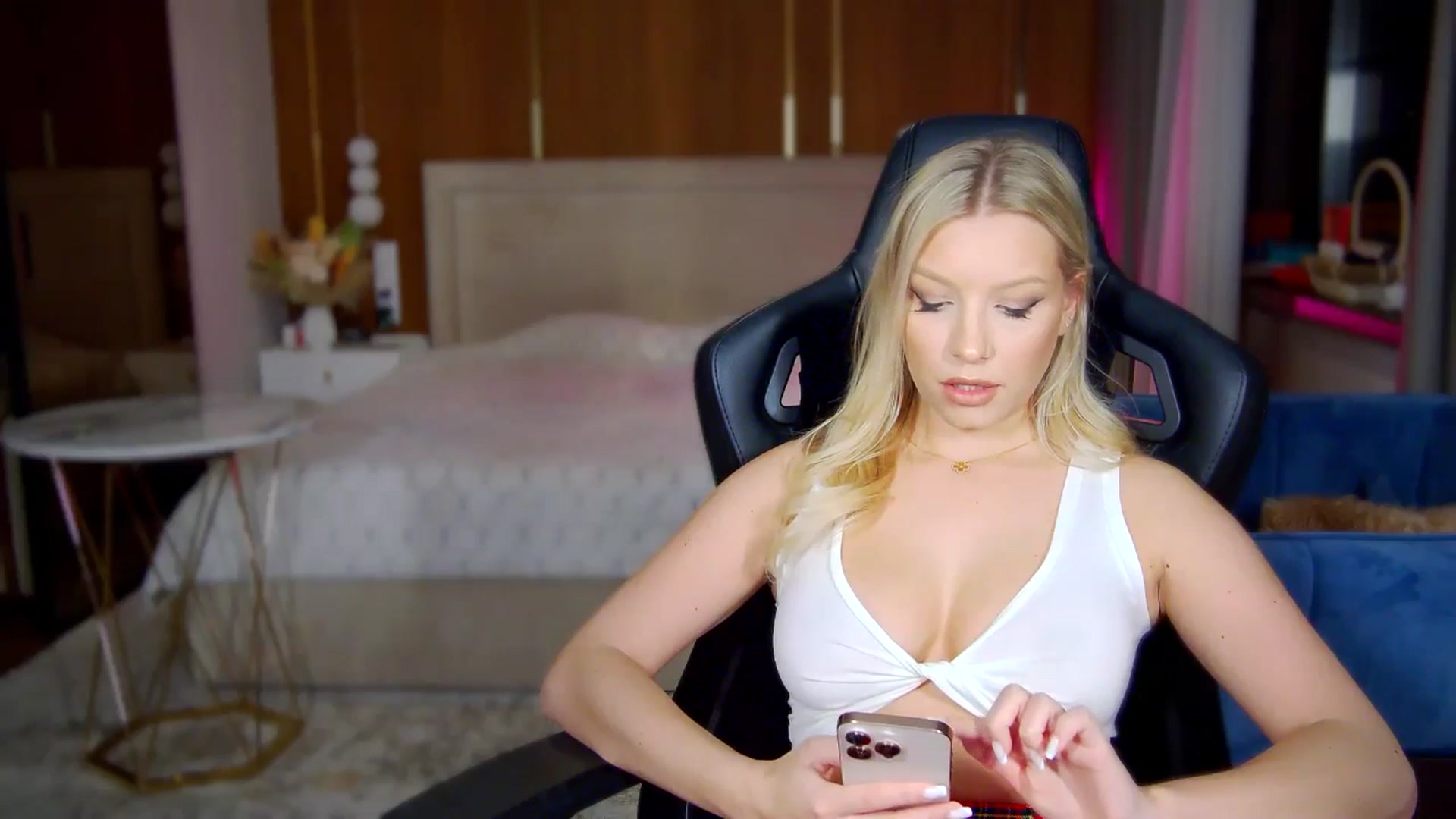 Gallery image thumbnail from KillersTits's myfreecams stream on, 01/26/2026, 21:22 image 2 of 20