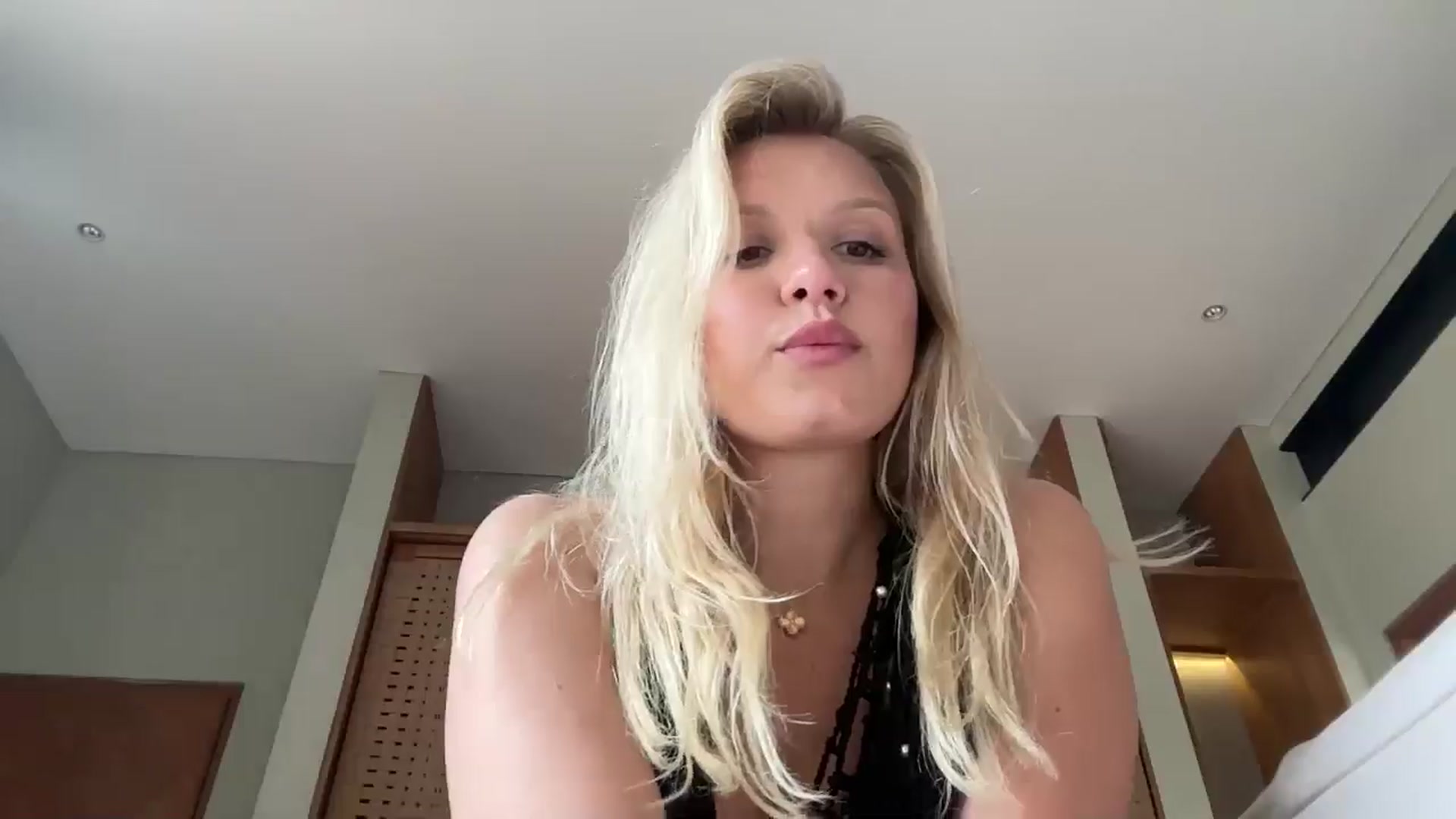Gallery image thumbnail from KillersTits's myfreecams stream on, 02/18/2026, 05:51 image 6 of 20