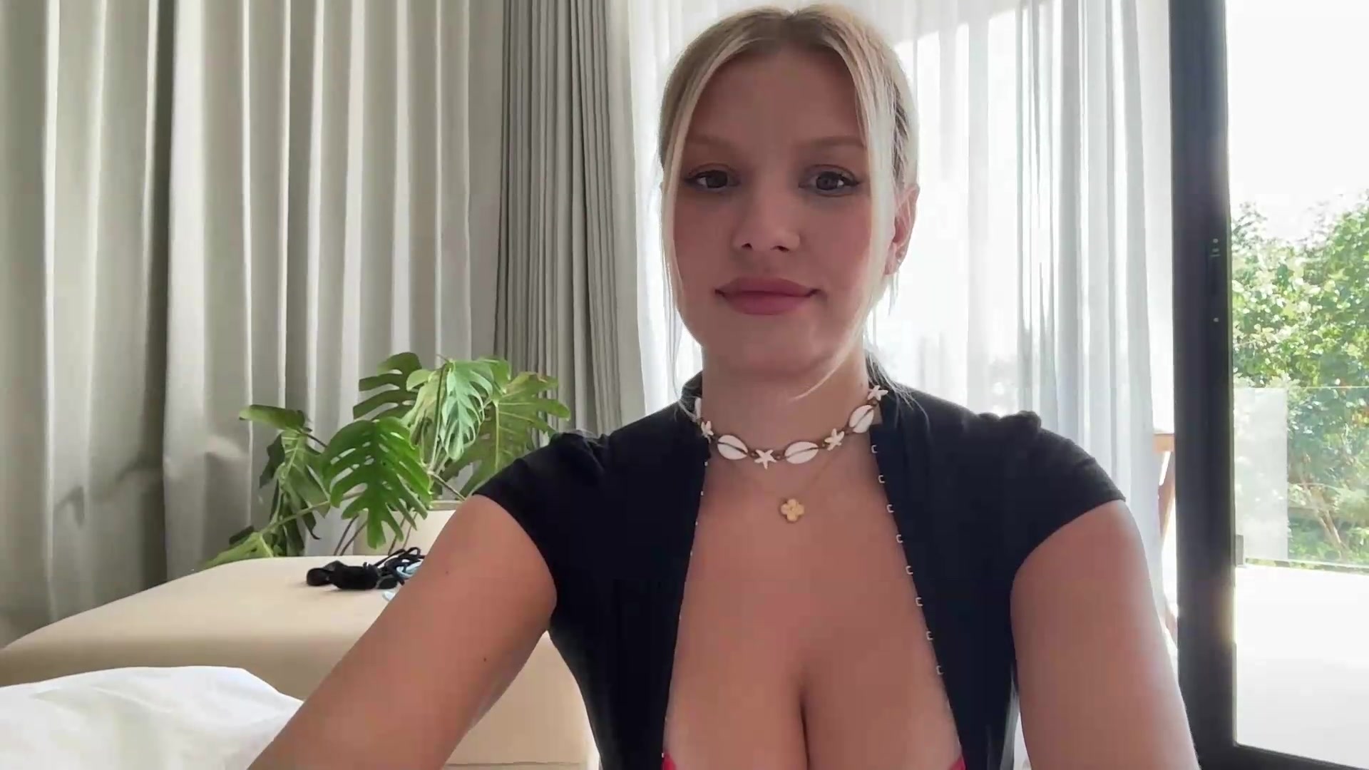 Gallery image thumbnail from KillersTits's myfreecams stream on, 08/19/2026, 03:39 image 7 of 20