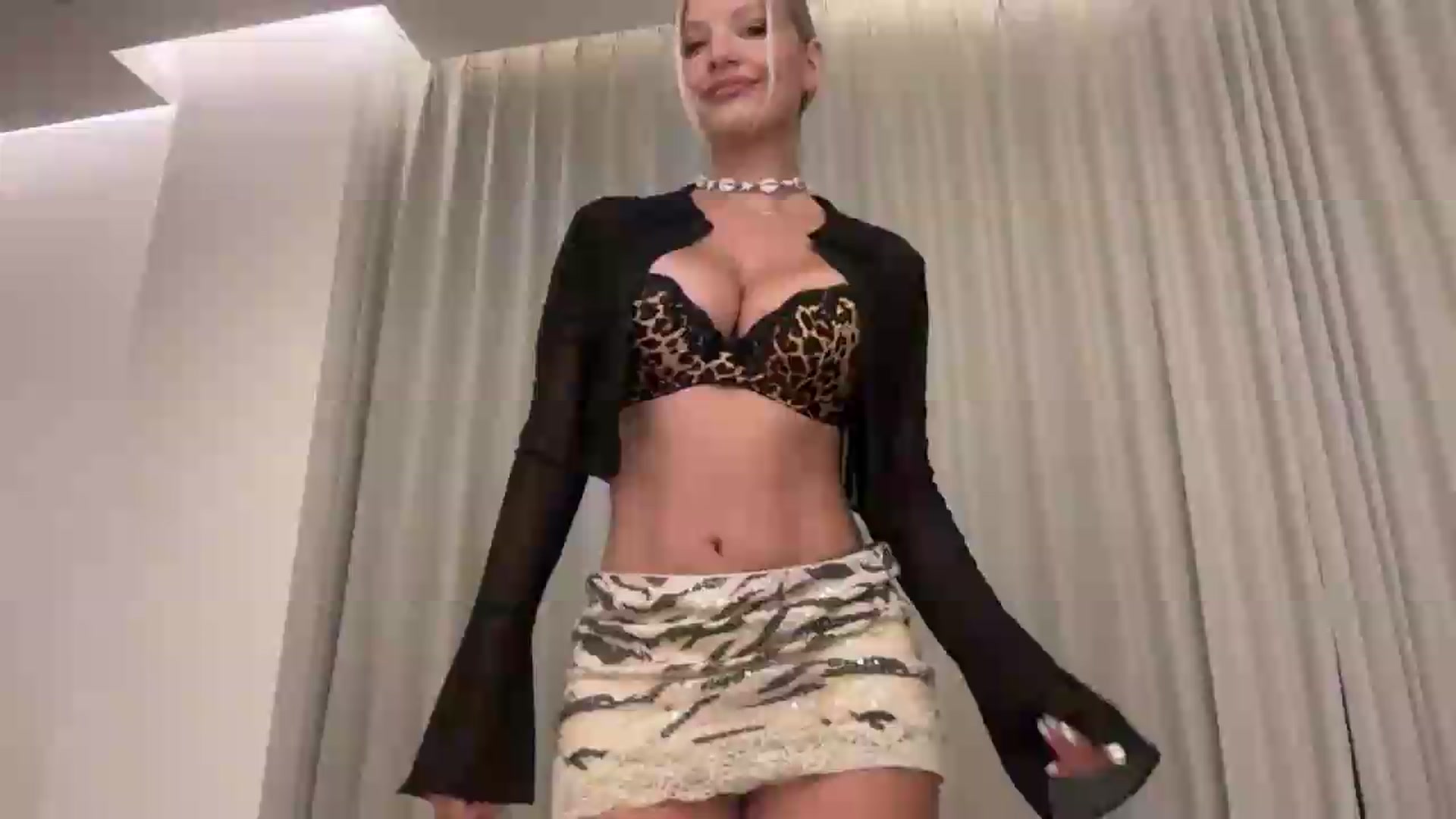 Gallery image thumbnail from KillersTits's myfreecams stream on, 08/20/2026, 17:11 image 5 of 20