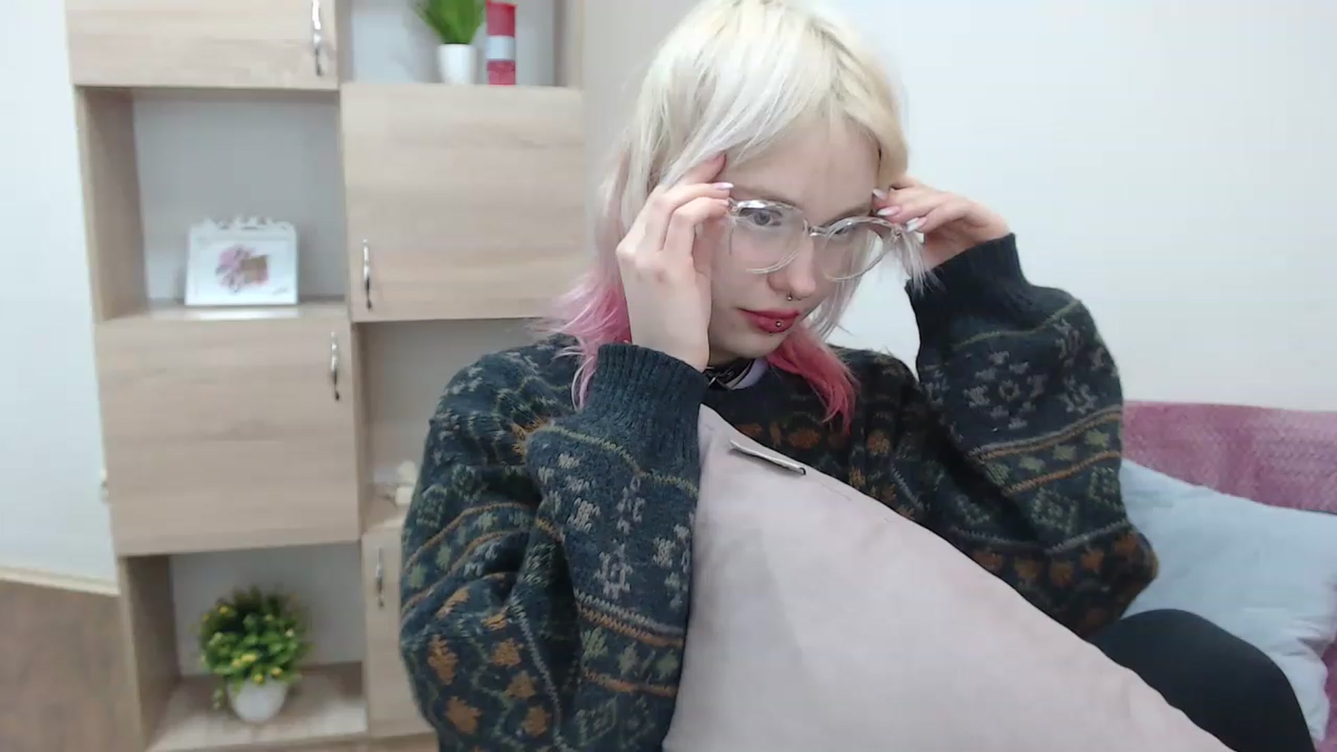 Gallery image thumbnail from Killinna's myfreecams stream on, 12/04/2022, 15:30 image 15 of 20