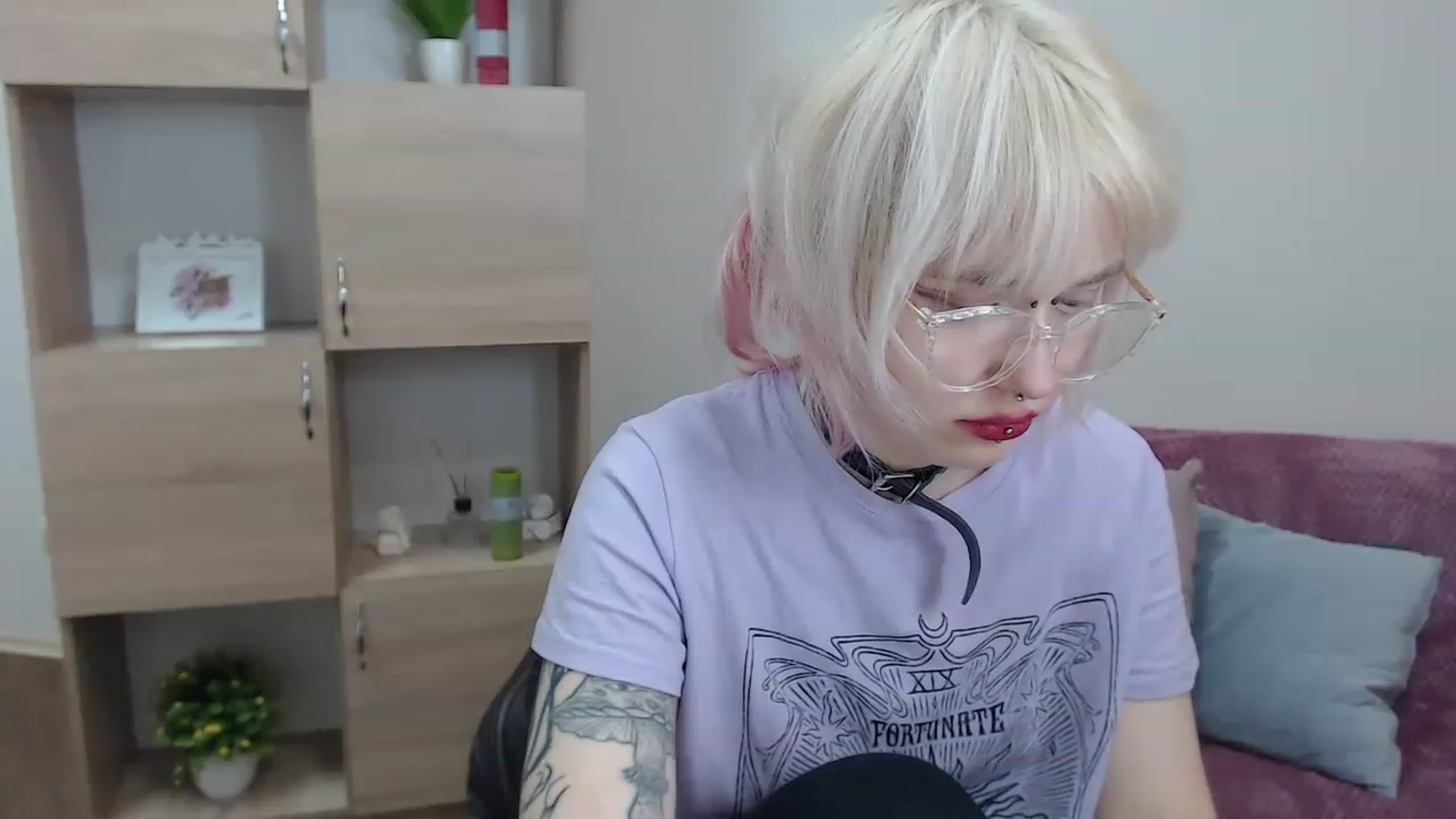 Gallery image thumbnail from Killinna's myfreecams stream on, 12/04/2022, 15:30 image 3 of 20