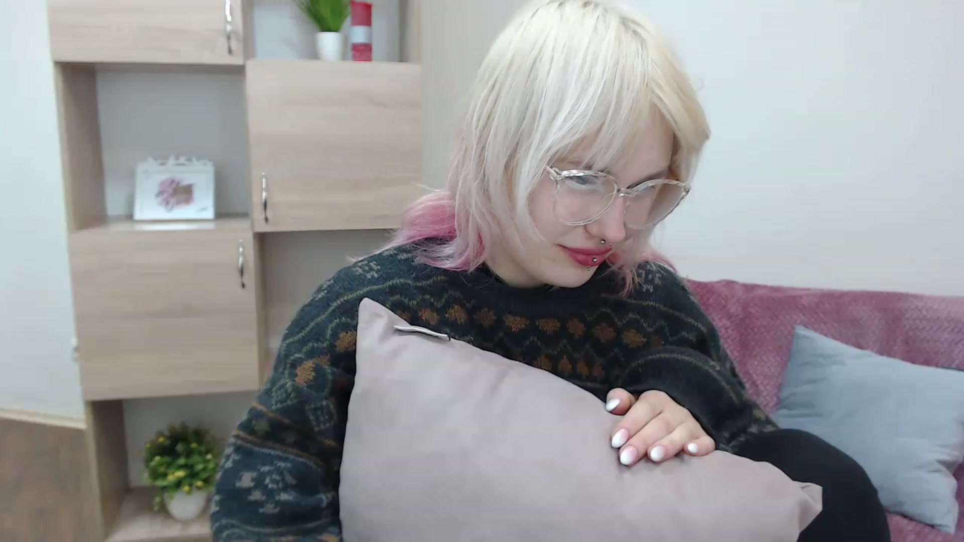 Gallery image thumbnail from Killinna's myfreecams stream on, 12/04/2022, 15:30 image 18 of 20
