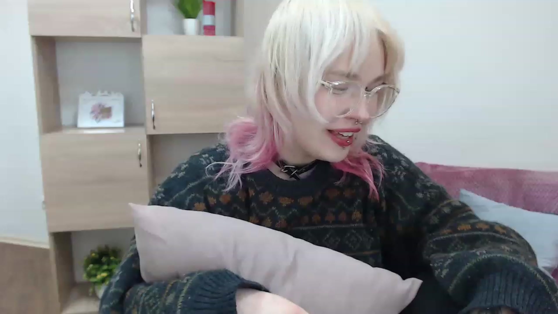 Gallery image thumbnail from Killinna's myfreecams stream on, 12/04/2022, 15:30 image 17 of 20